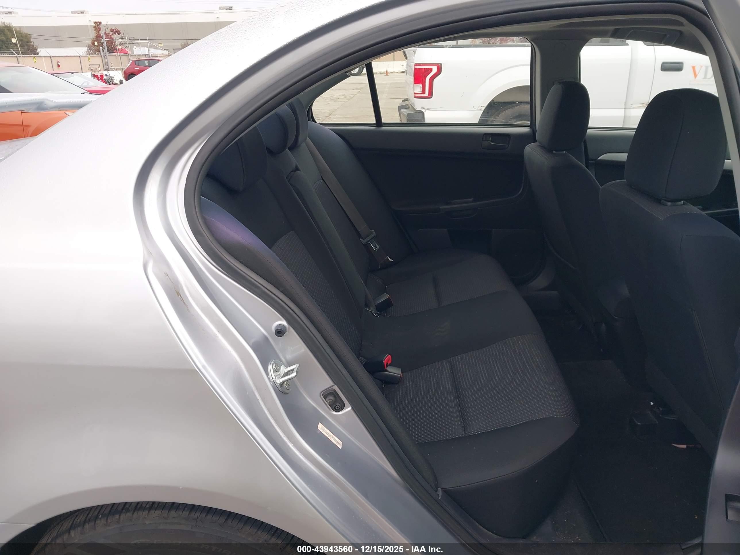 MITSUBISHI LANCER image 8