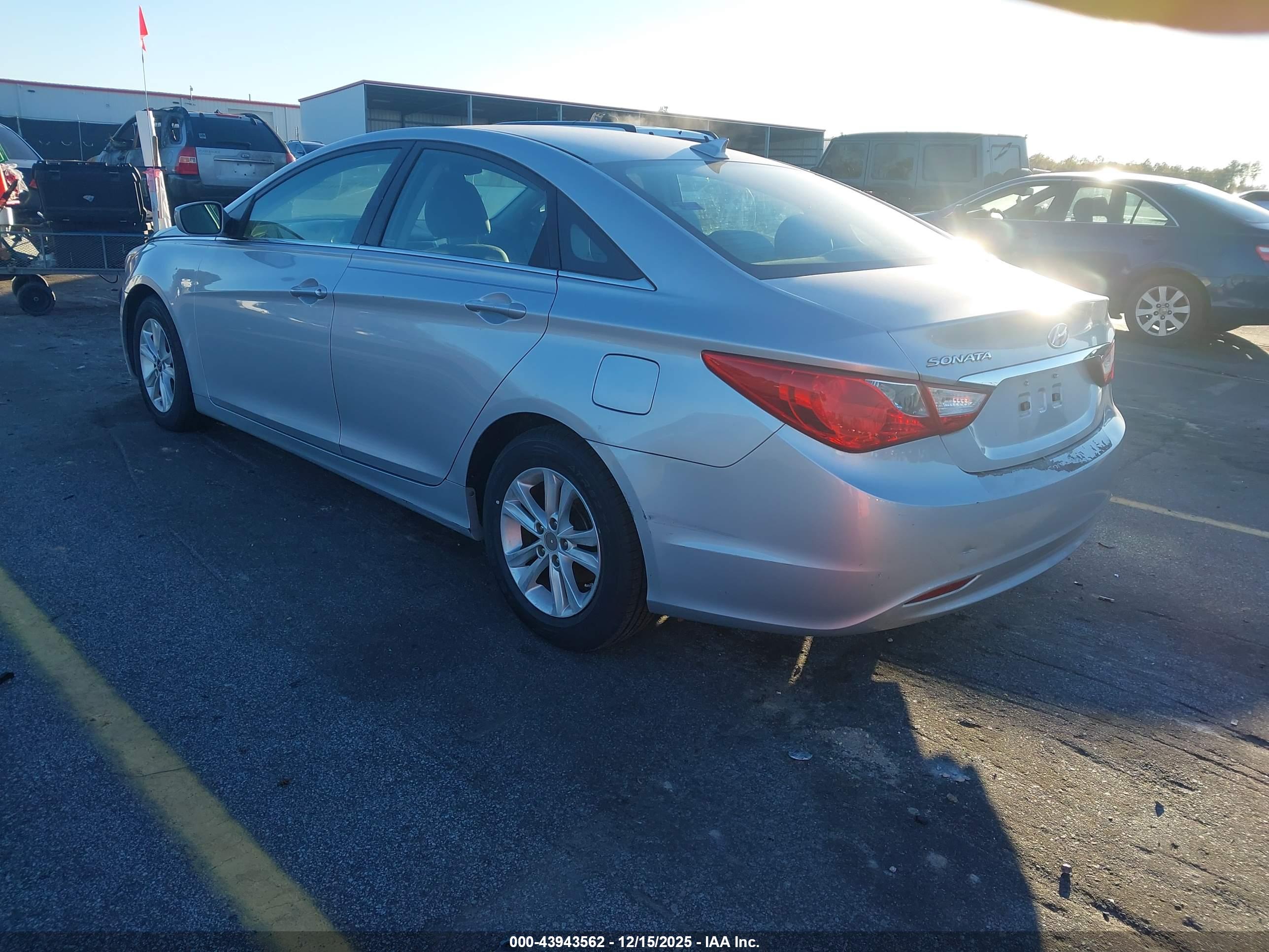 HYUNDAI SONATA image 3
