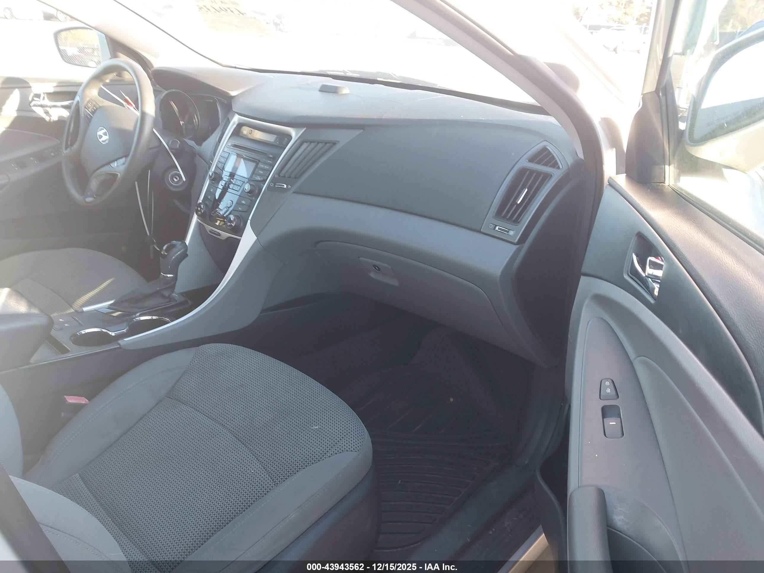 HYUNDAI SONATA image 5