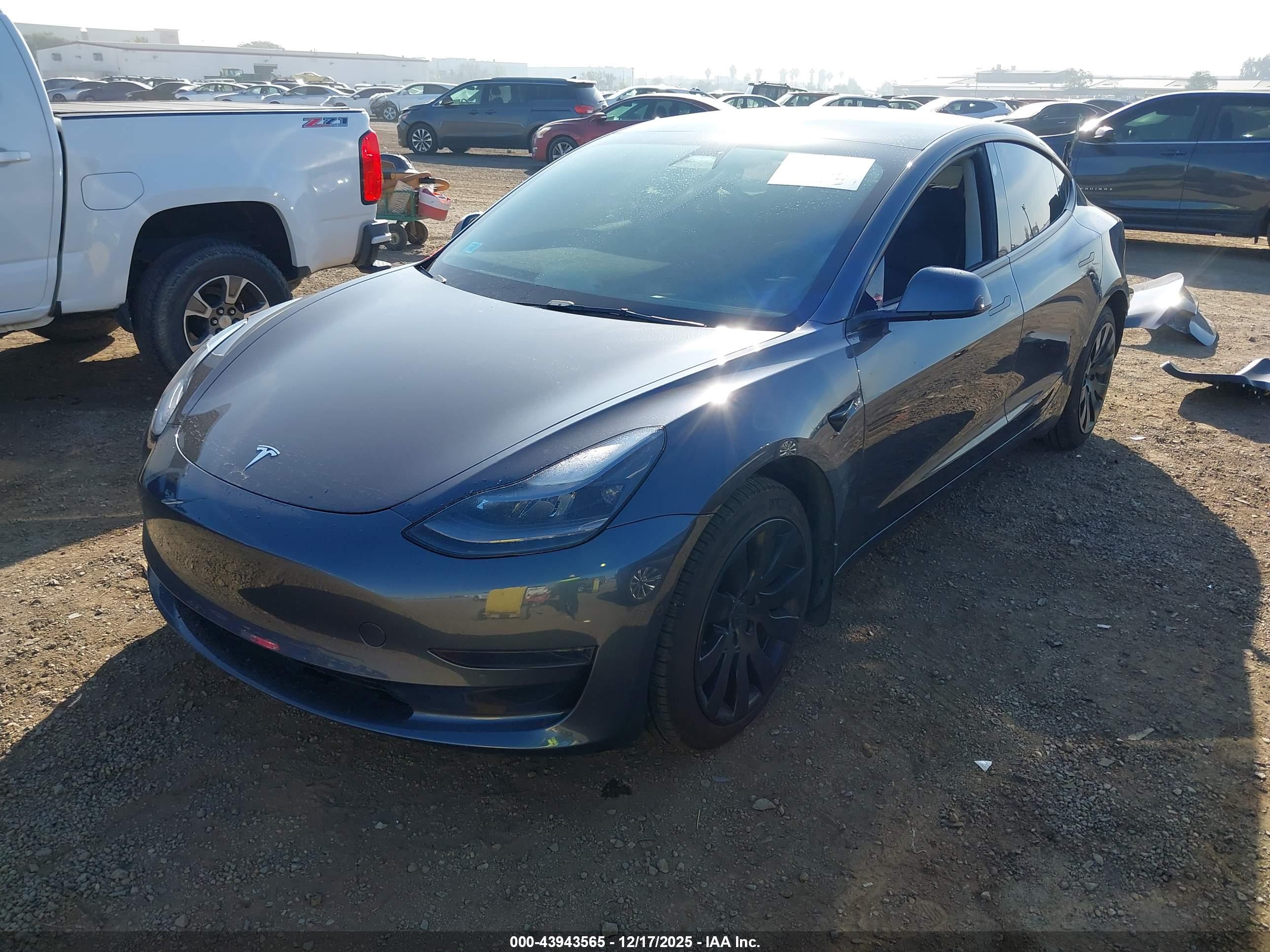 TESLA MODEL image 2