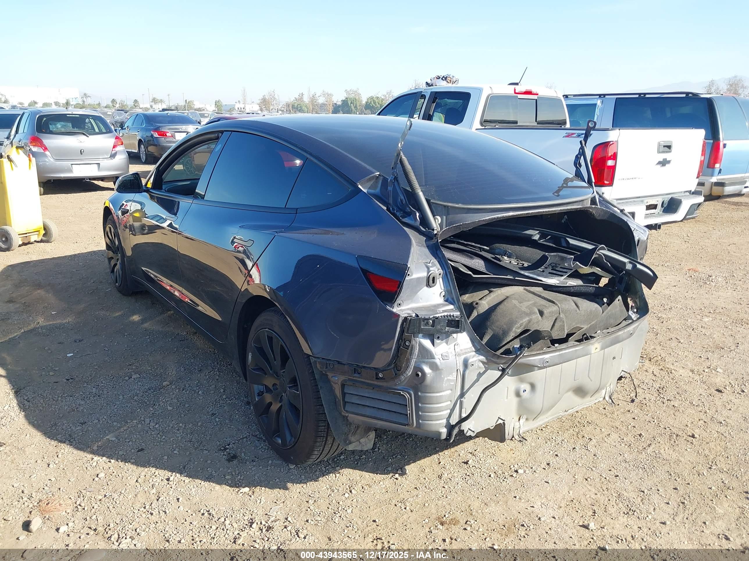 TESLA MODEL image 3