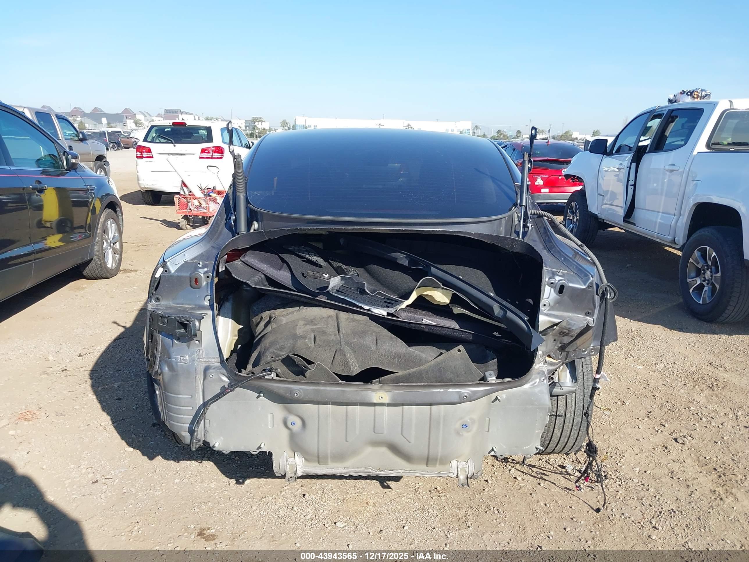 TESLA MODEL image 6