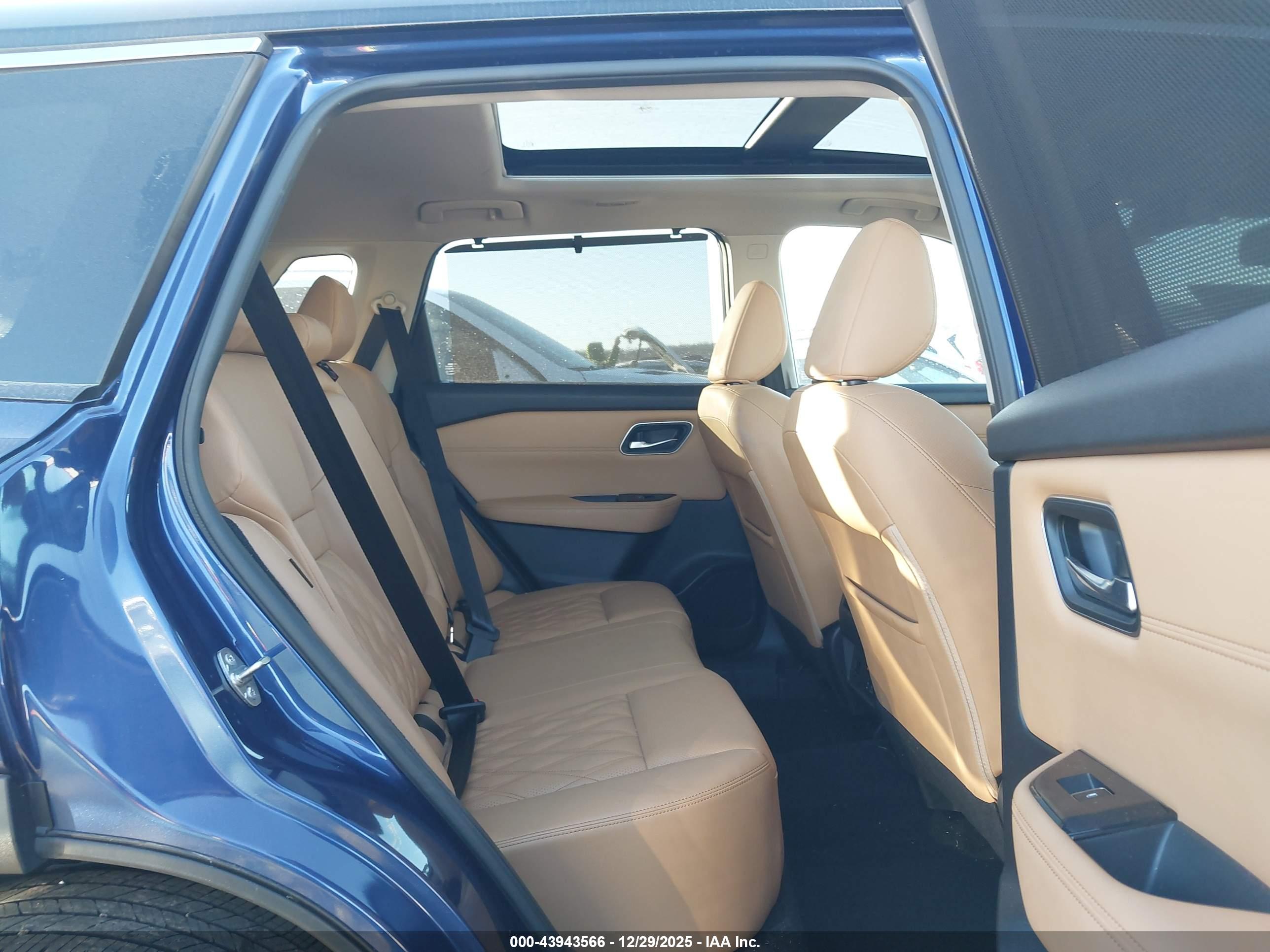 NISSAN ROGUE image 8