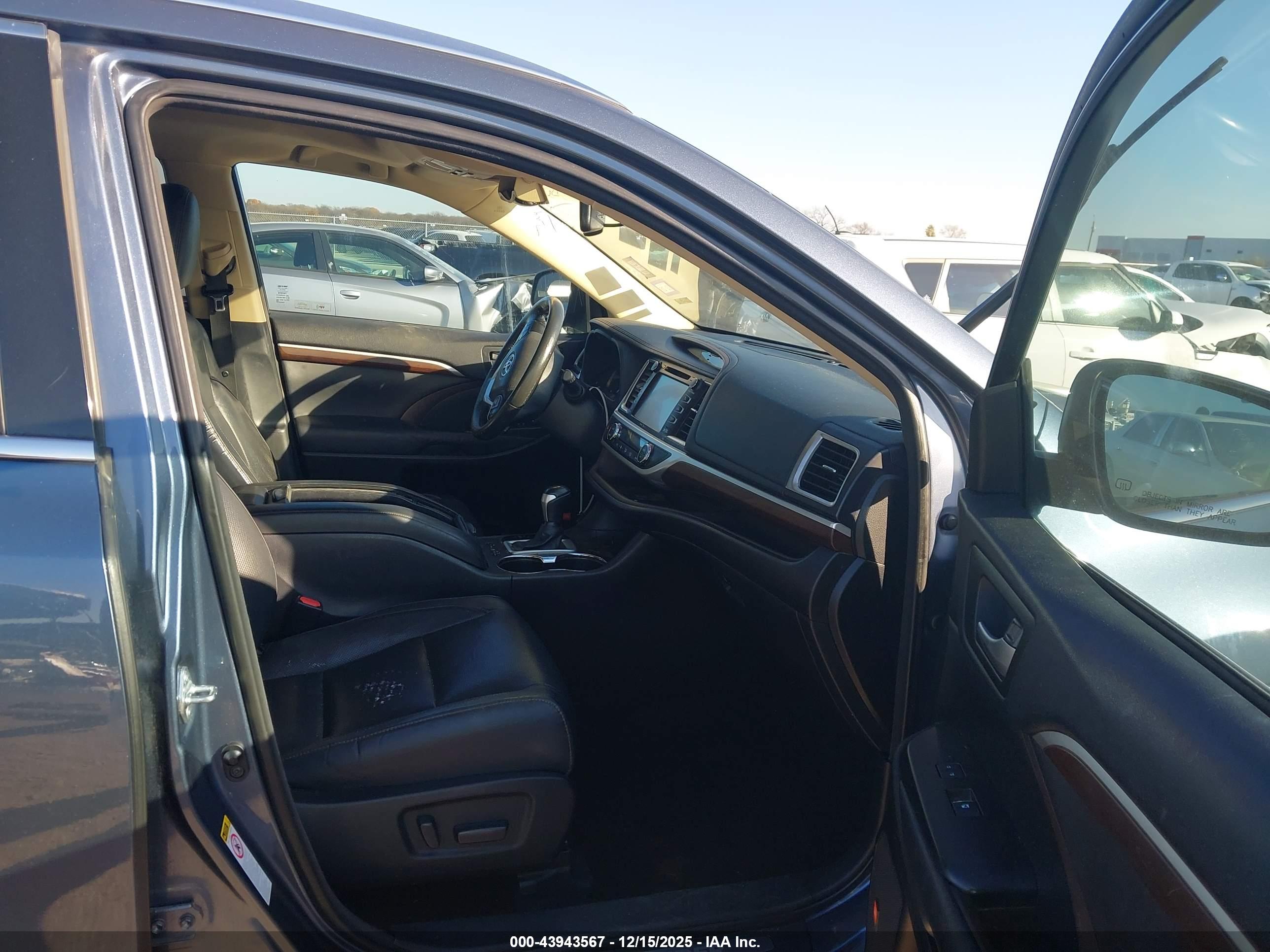 TOYOTA HIGHLANDER image 5