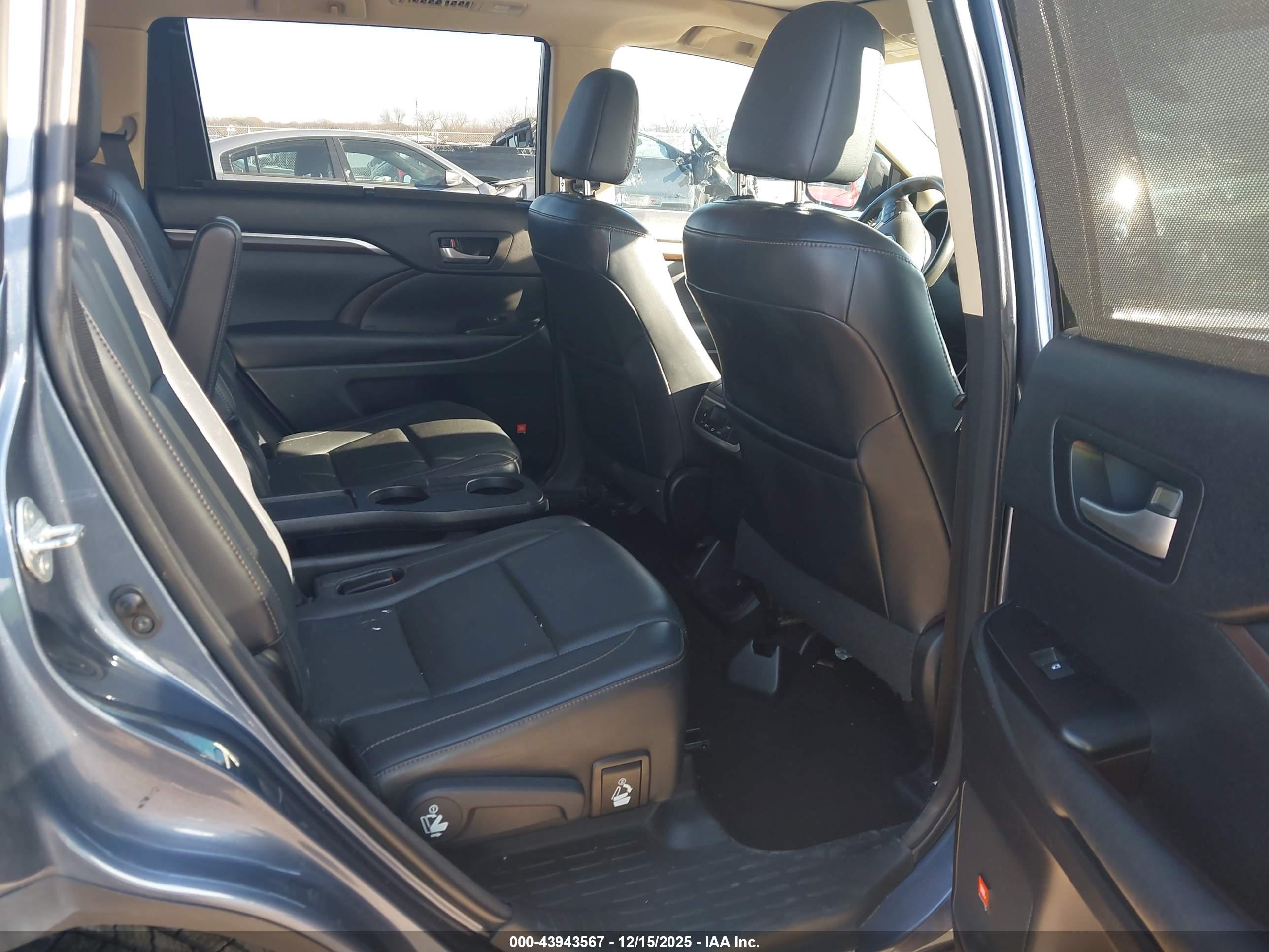 TOYOTA HIGHLANDER image 8