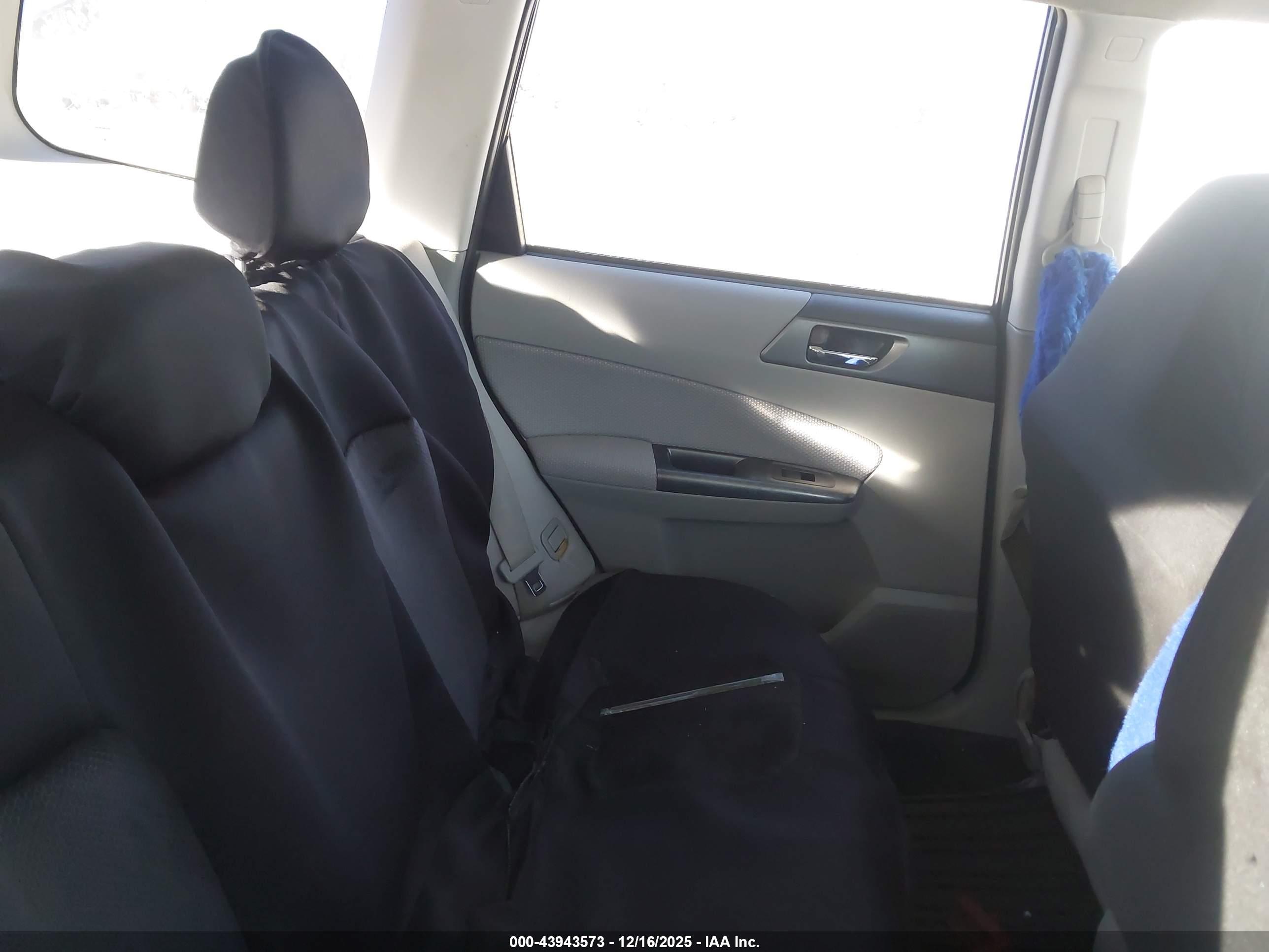 SUBARU FORESTER image 8