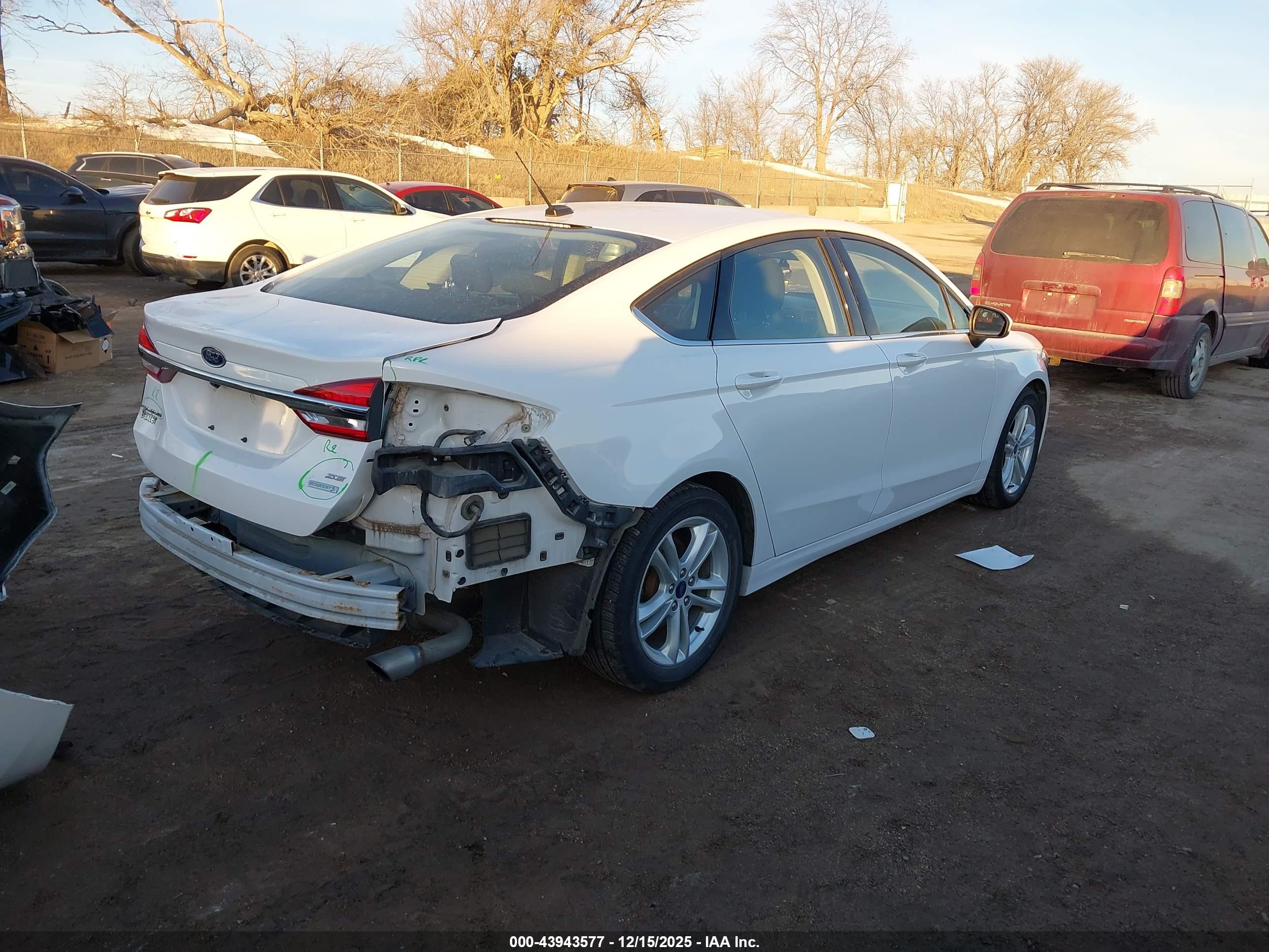 FORD FUSION image 4