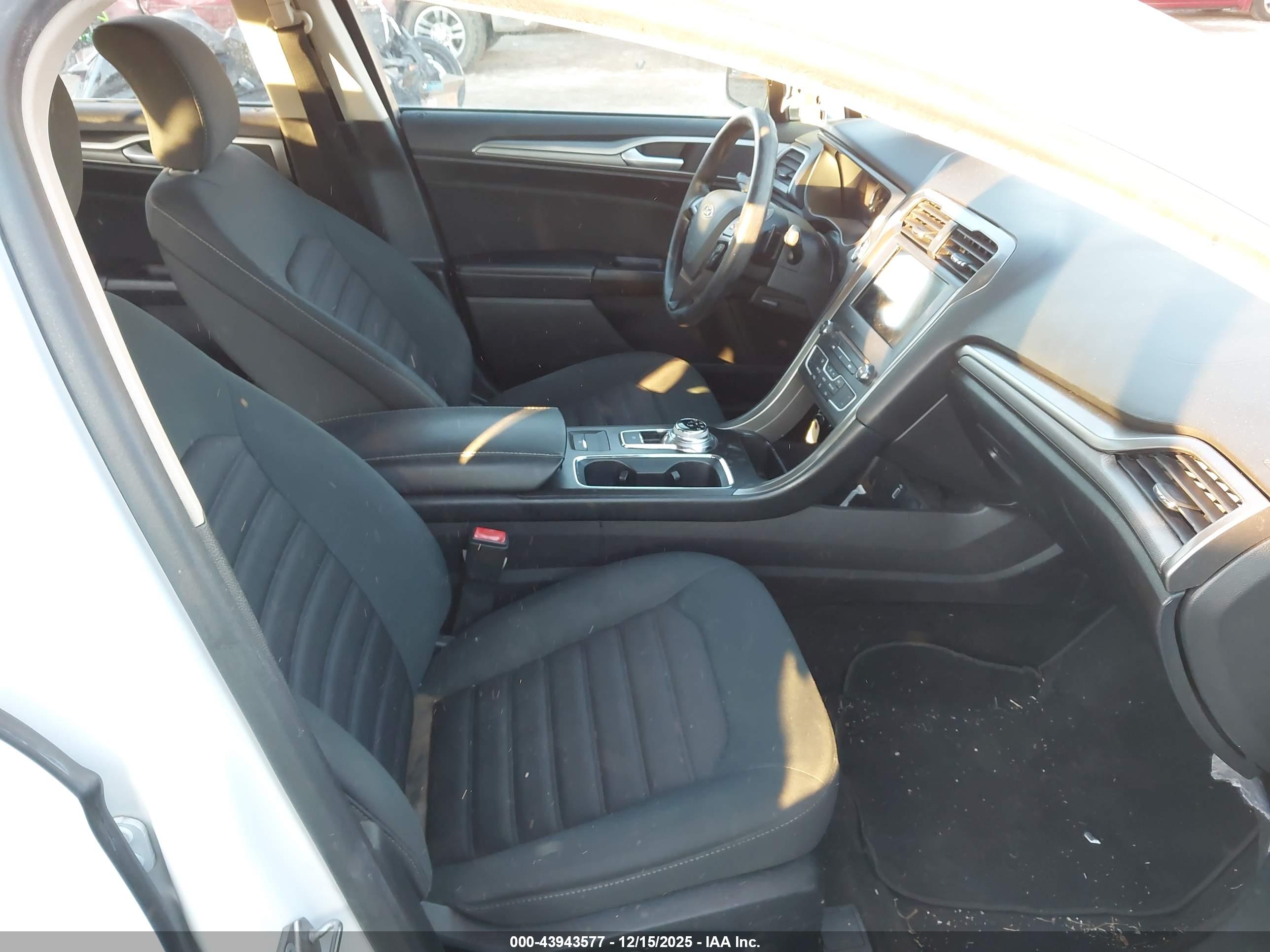 FORD FUSION image 5