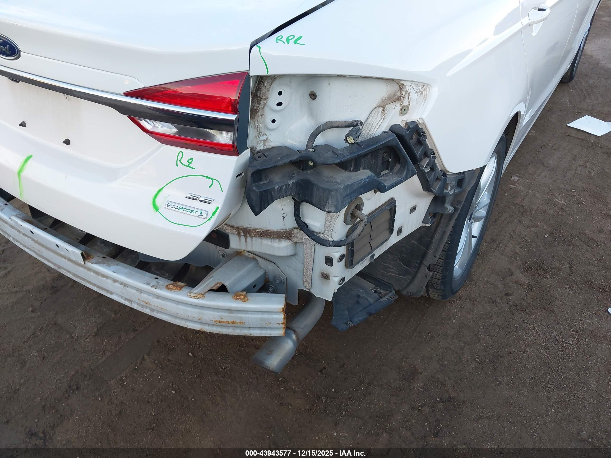 FORD FUSION image 6