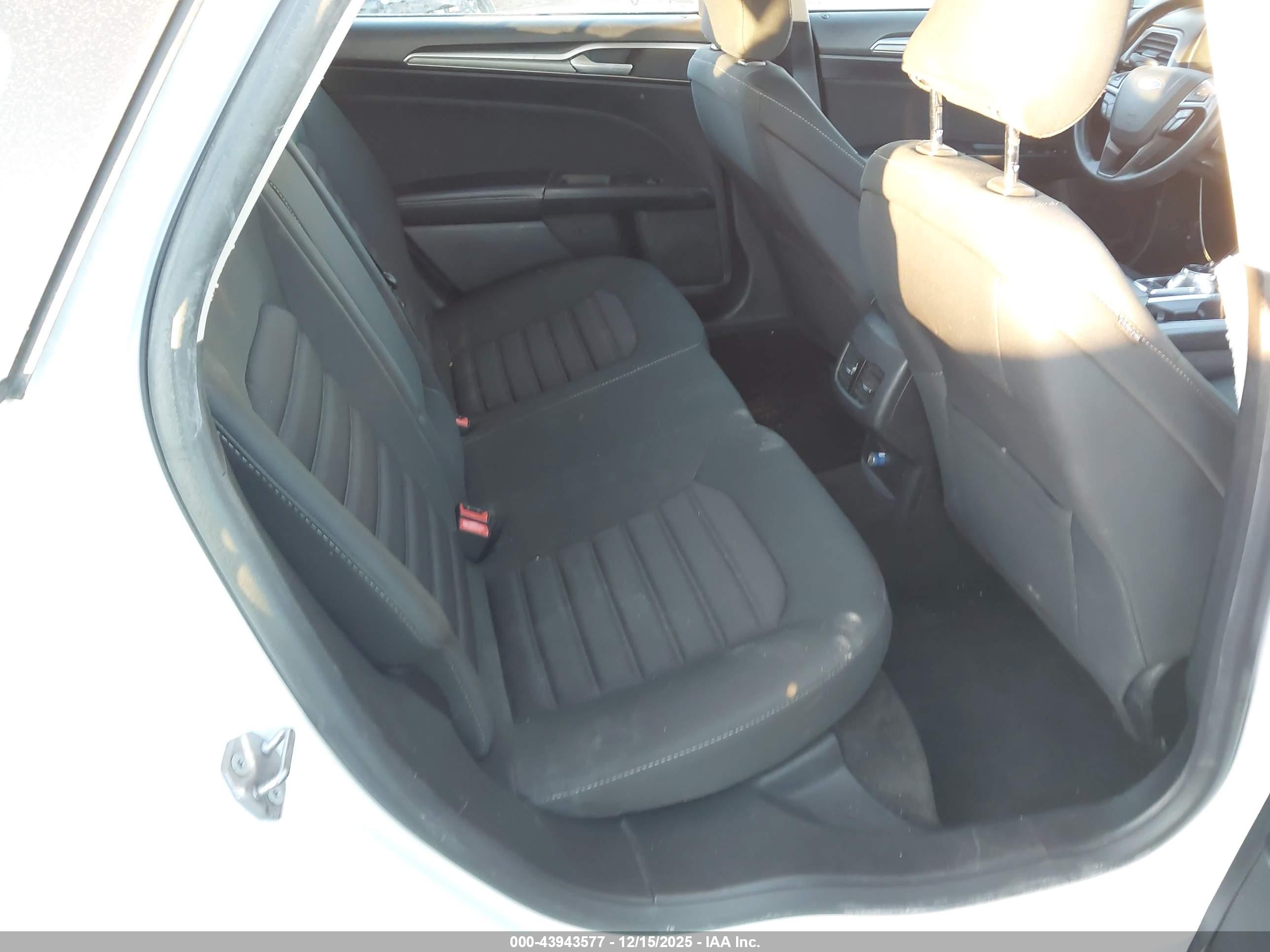 FORD FUSION image 8