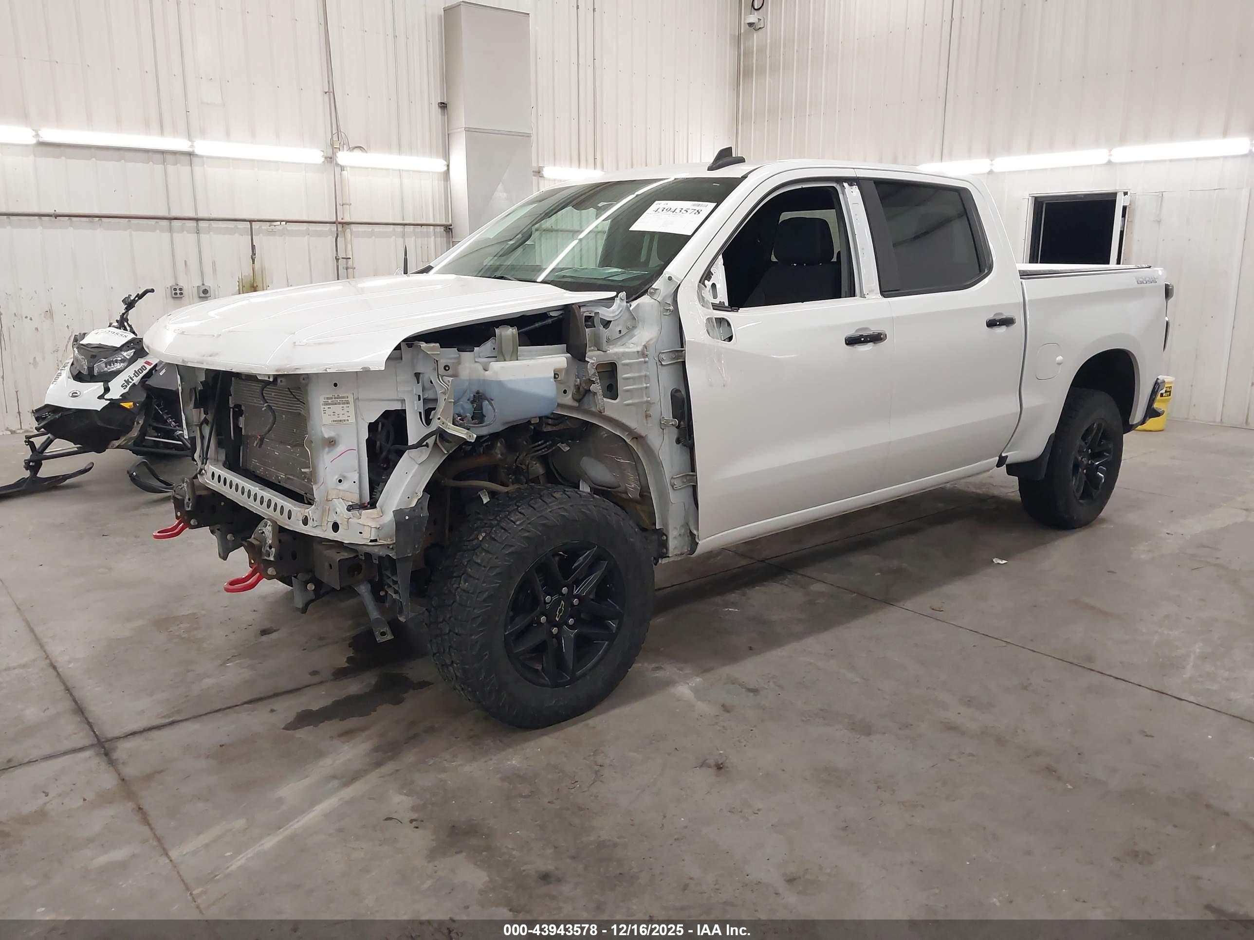 CHEVROLET SILVERADO image 2