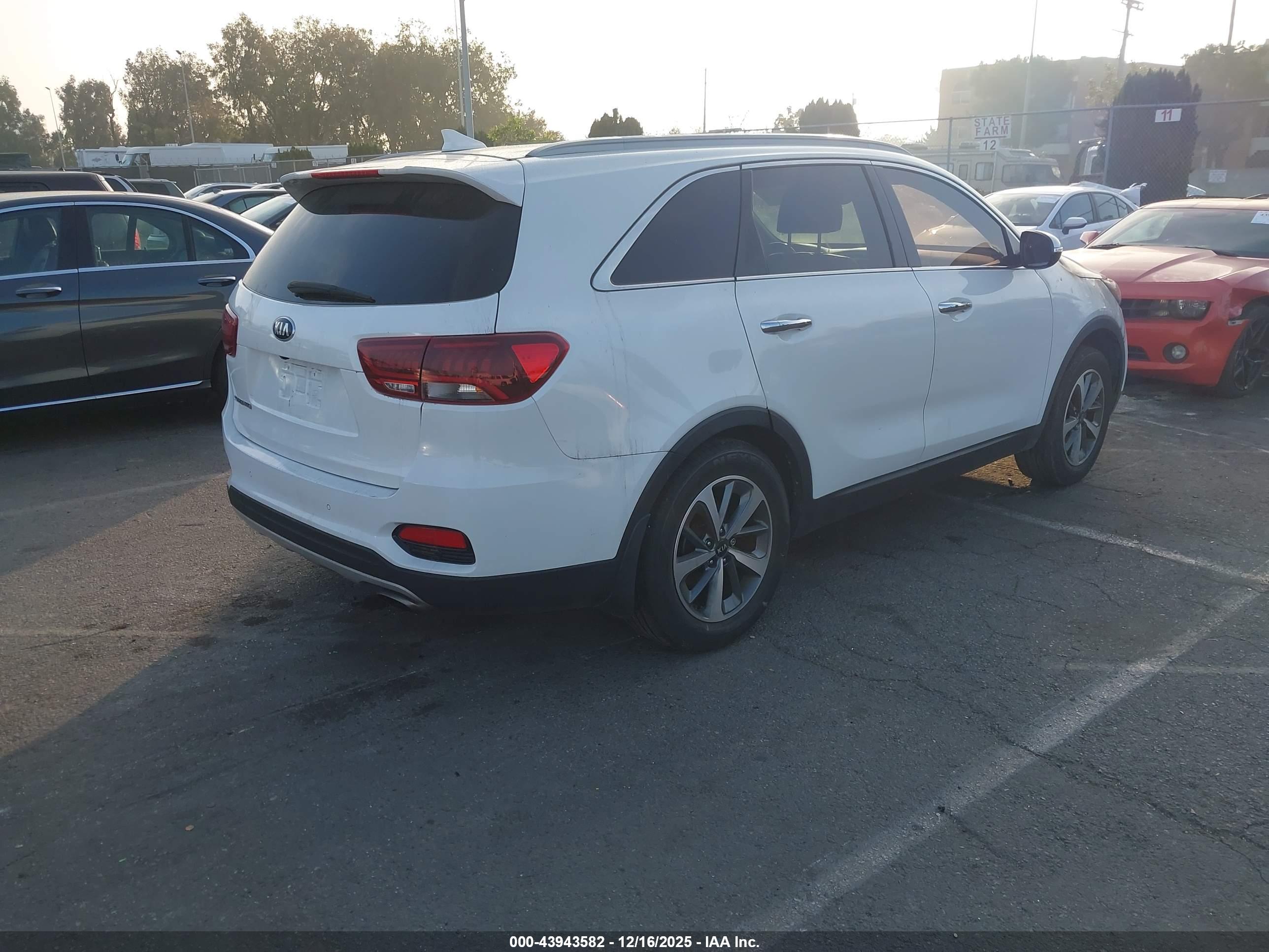 KIA SORENTO image 4