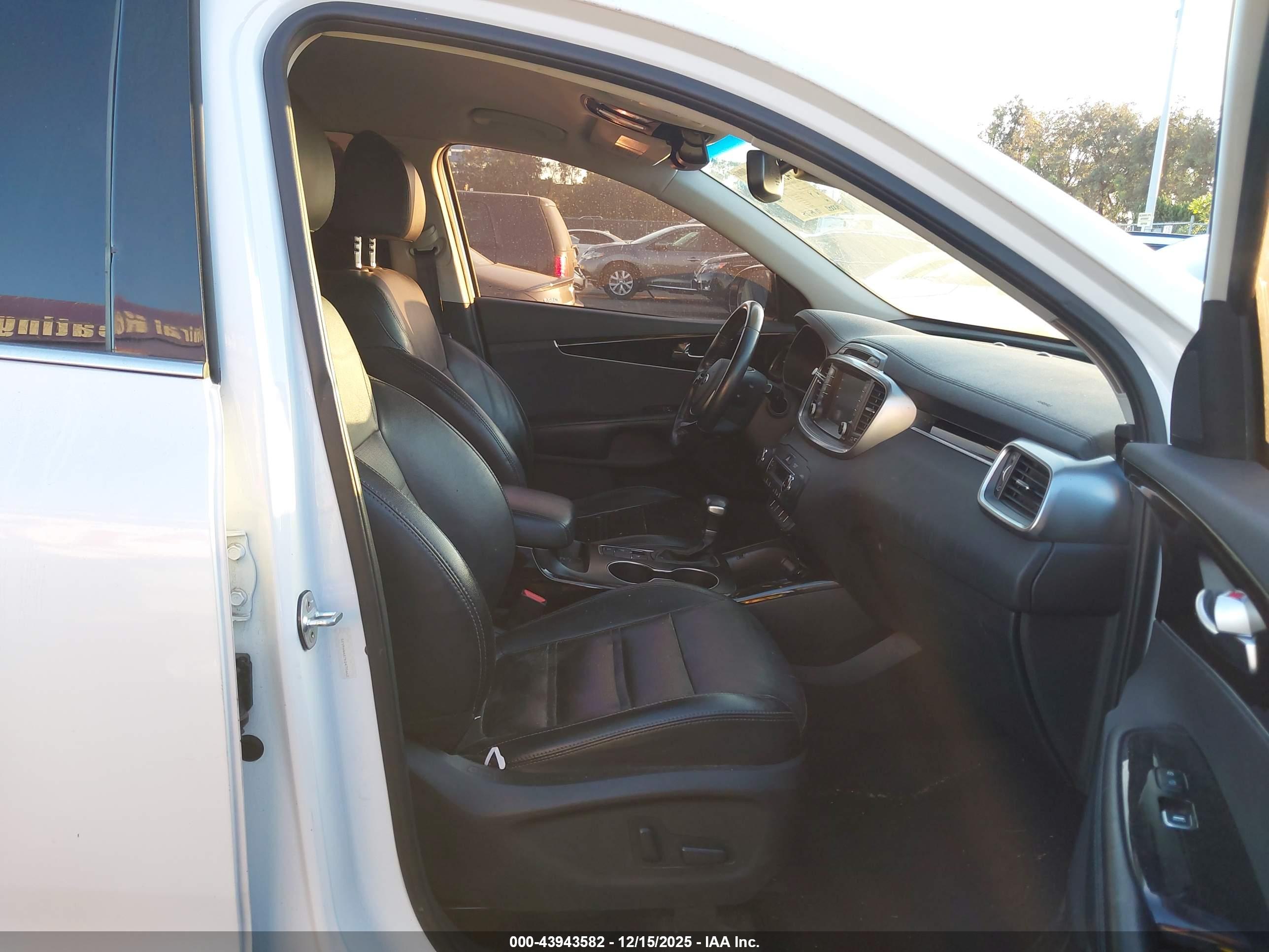 KIA SORENTO image 5