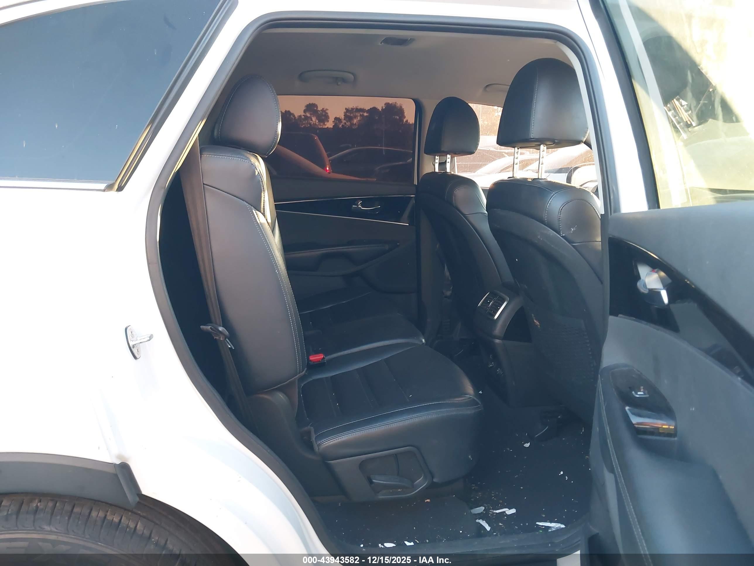KIA SORENTO image 8