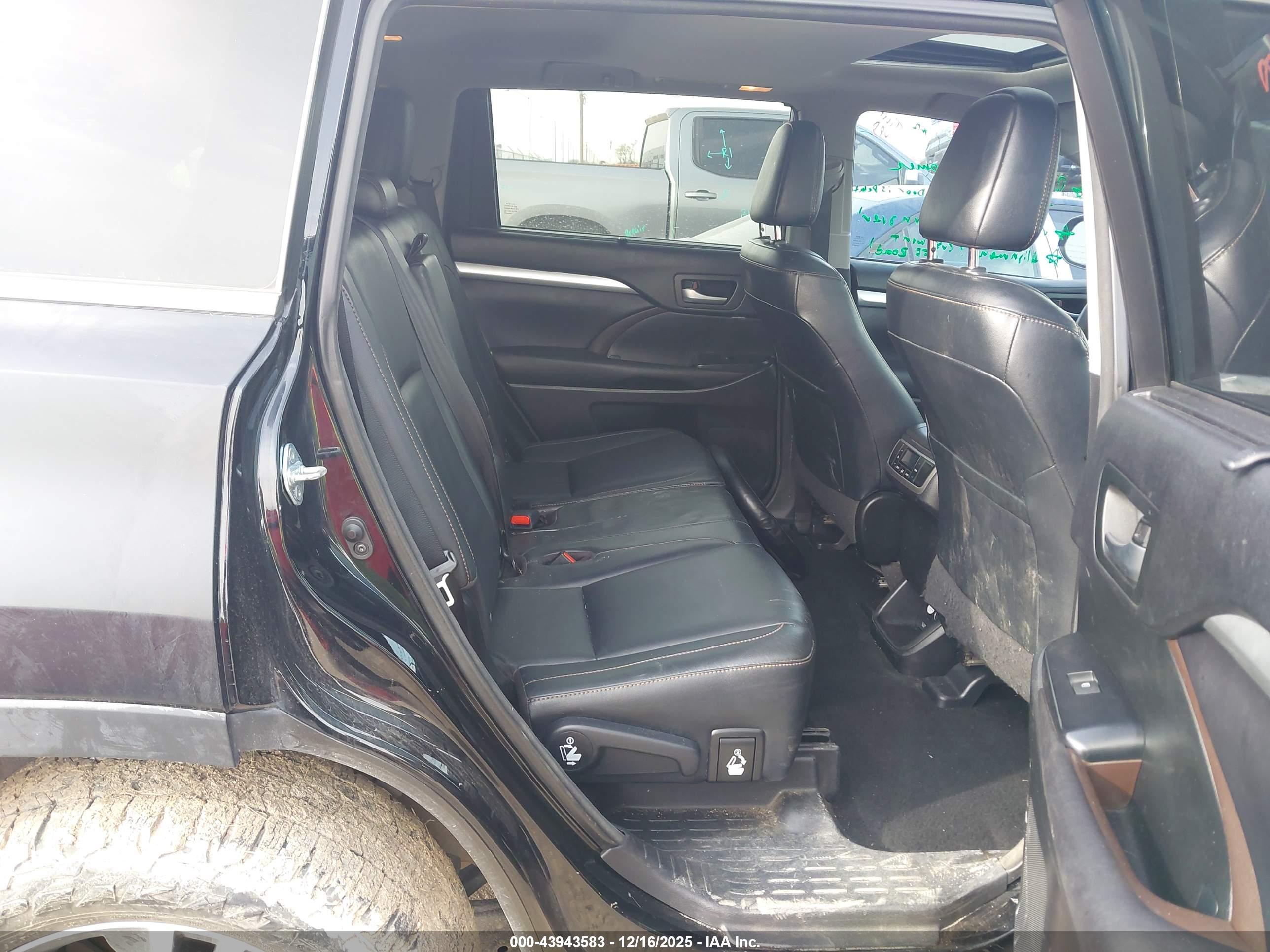 TOYOTA HIGHLANDER image 8