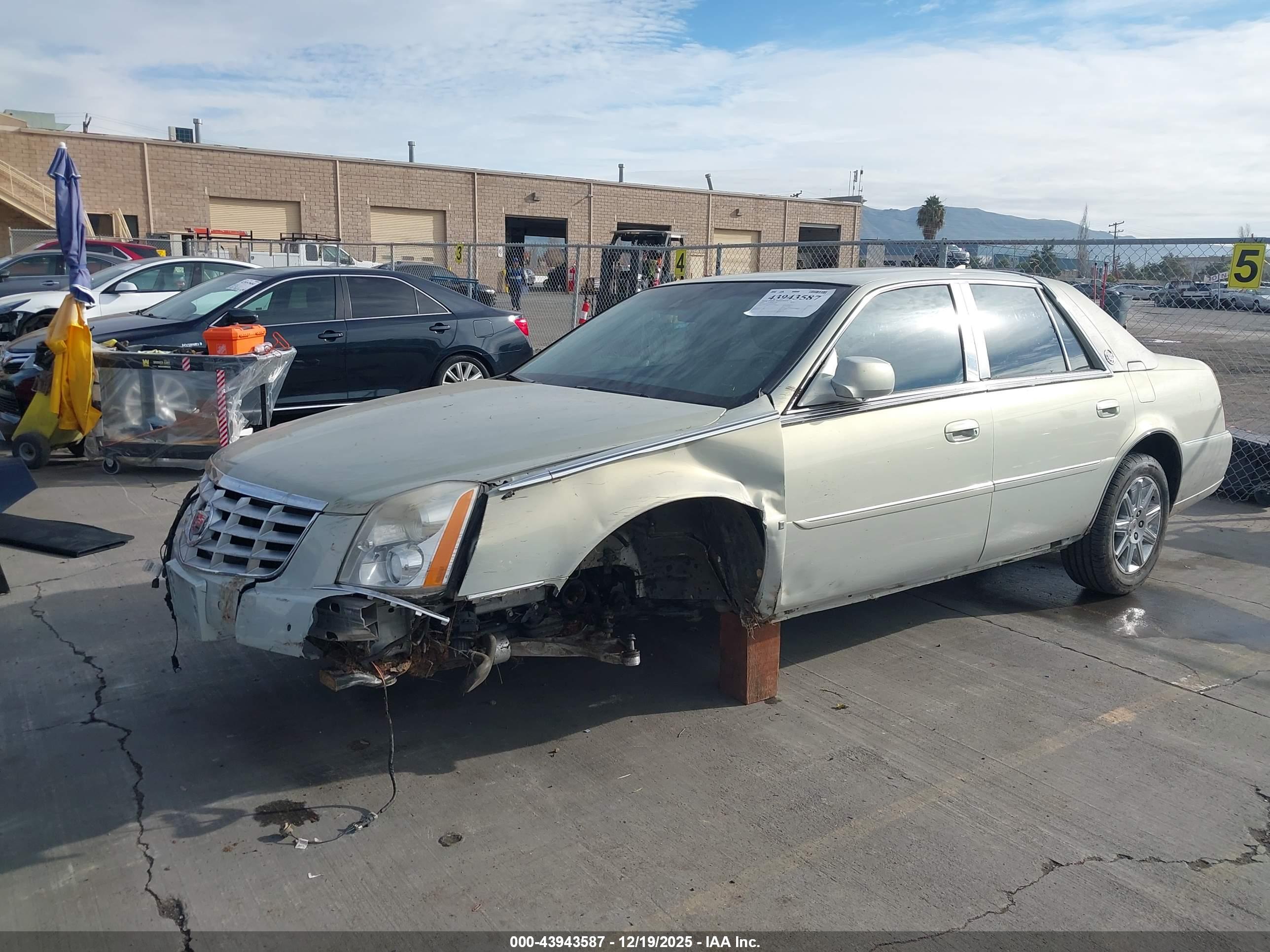 CADILLAC DTS image 2