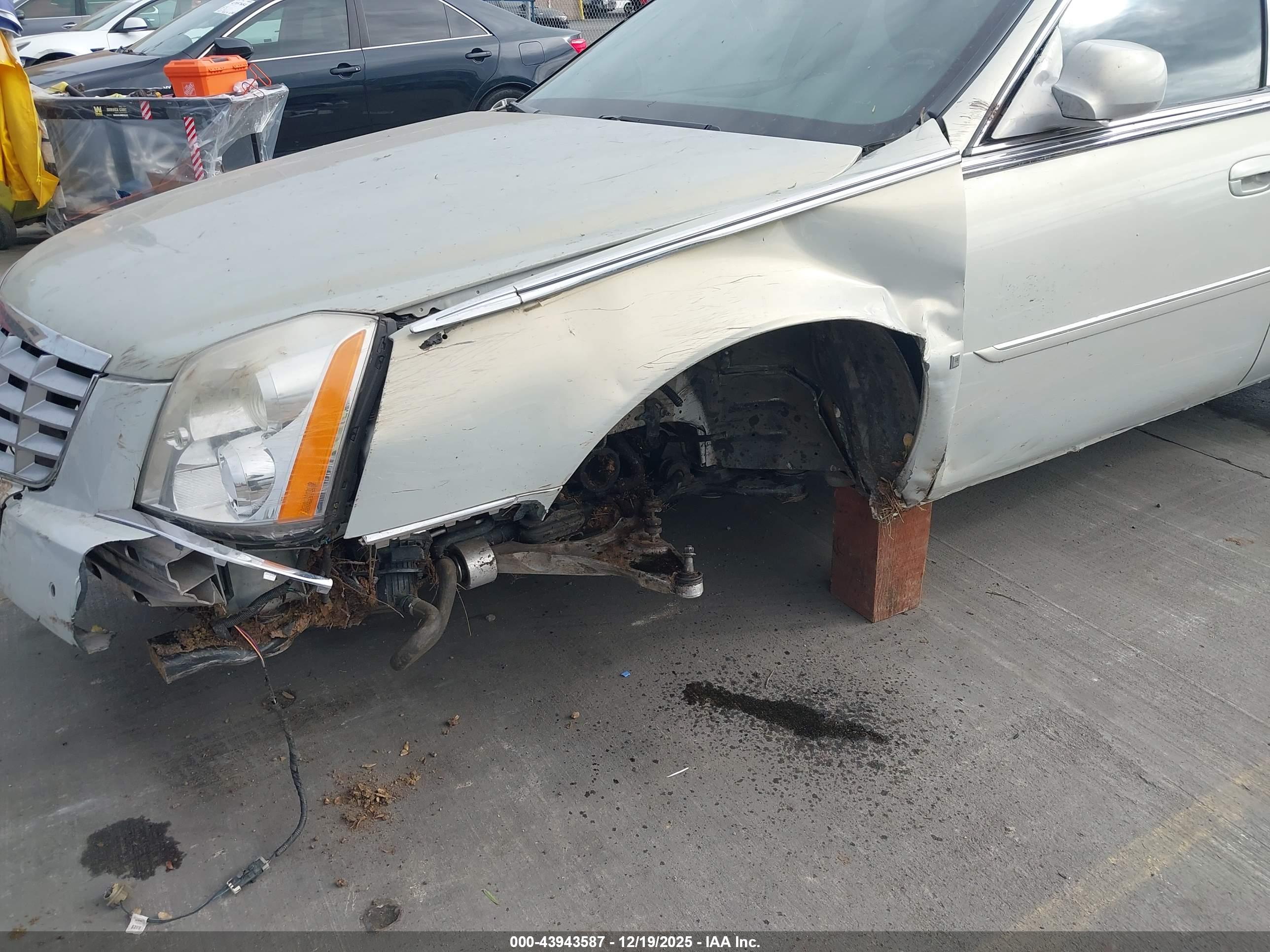 CADILLAC DTS image 6