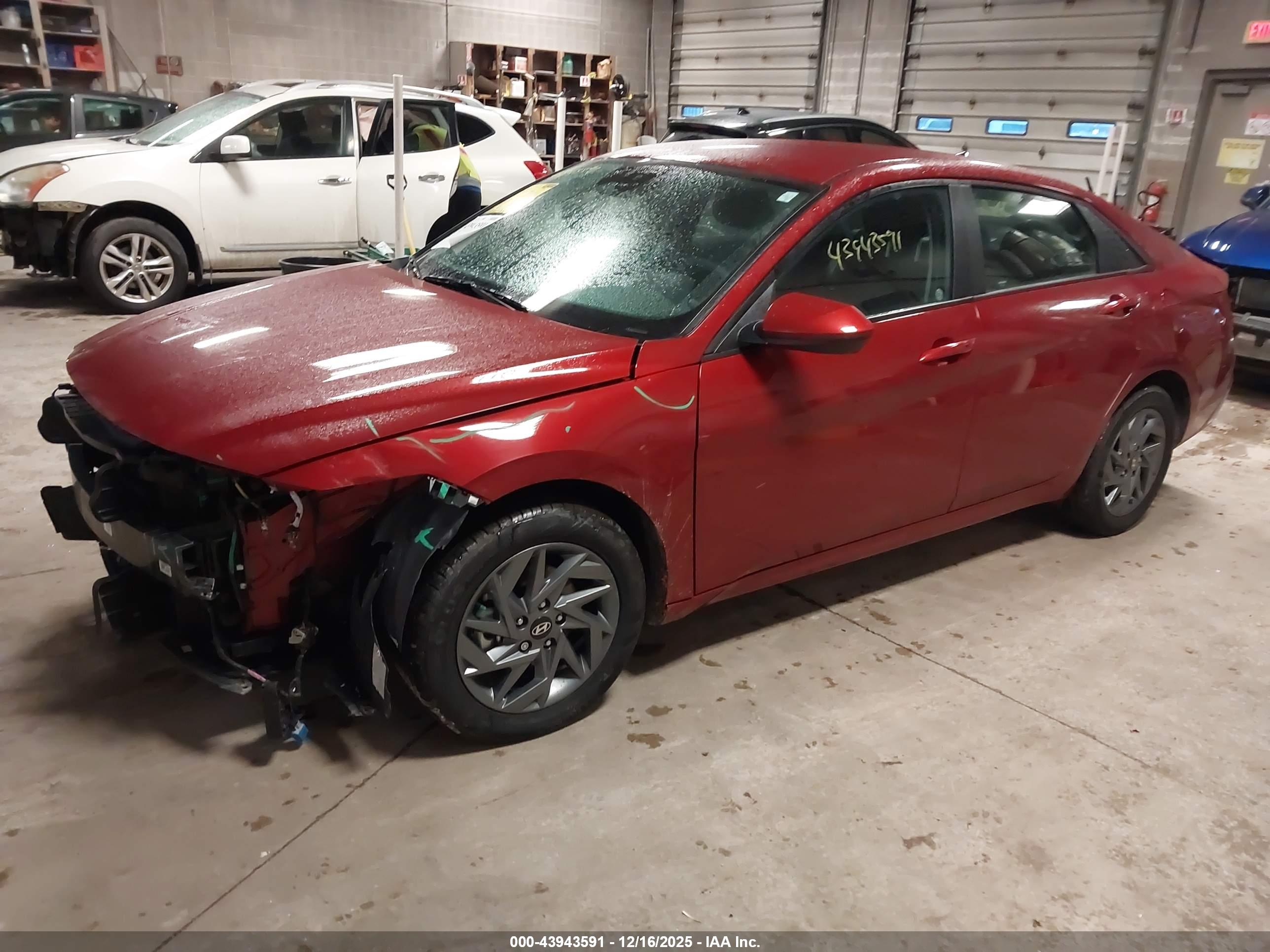 HYUNDAI ELANTRA image 2