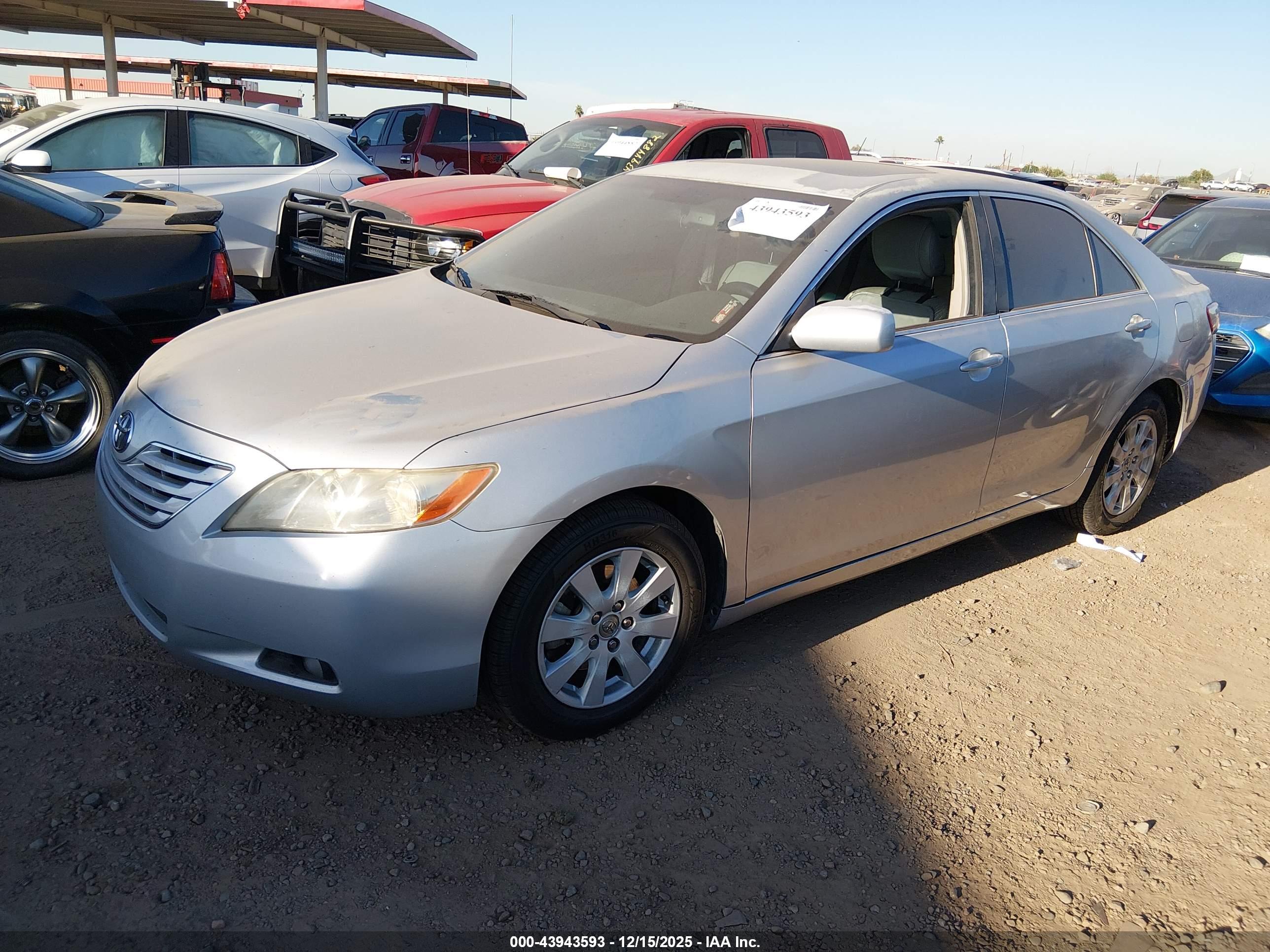 TOYOTA CAMRY image 2