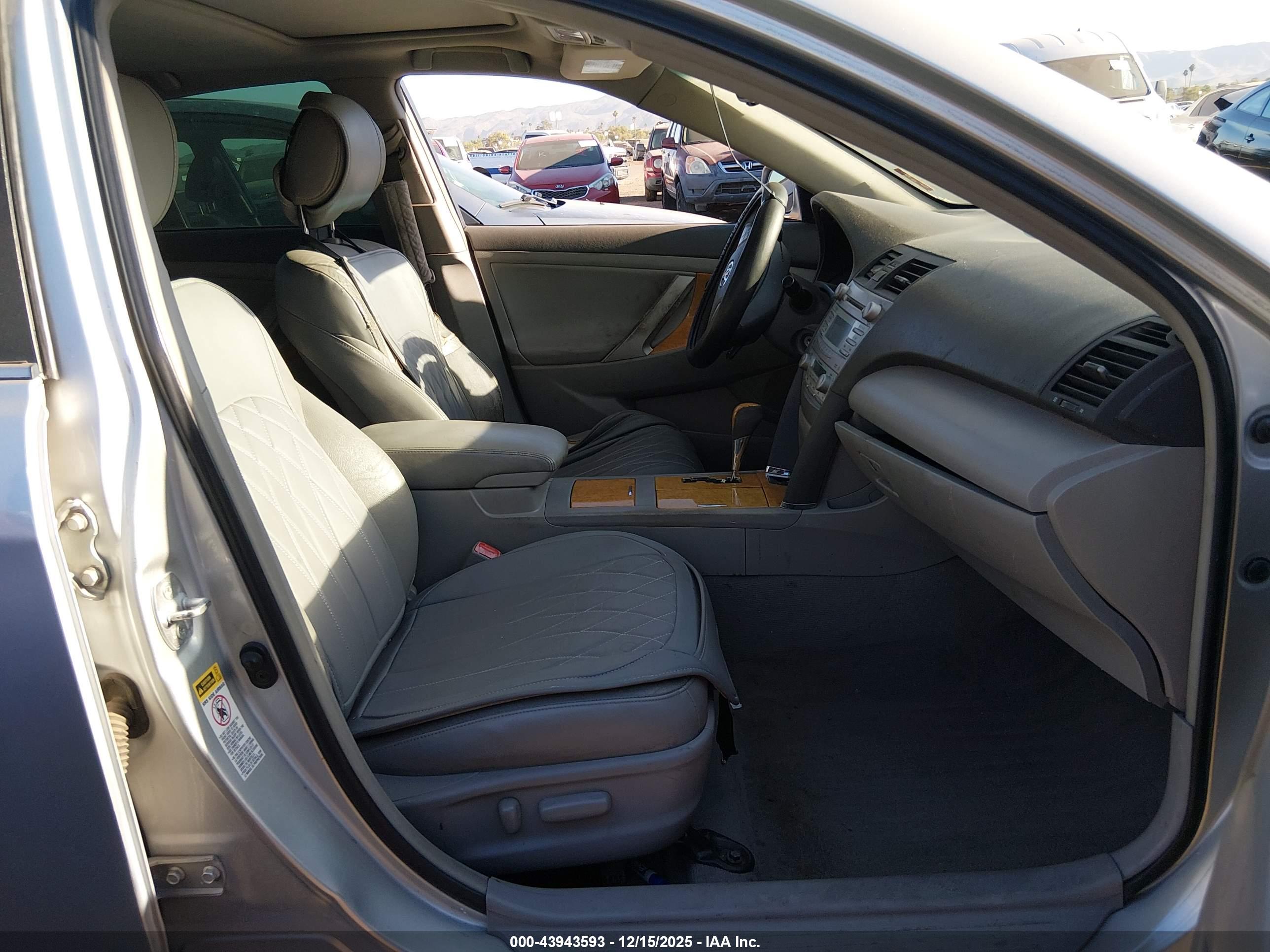 TOYOTA CAMRY image 5