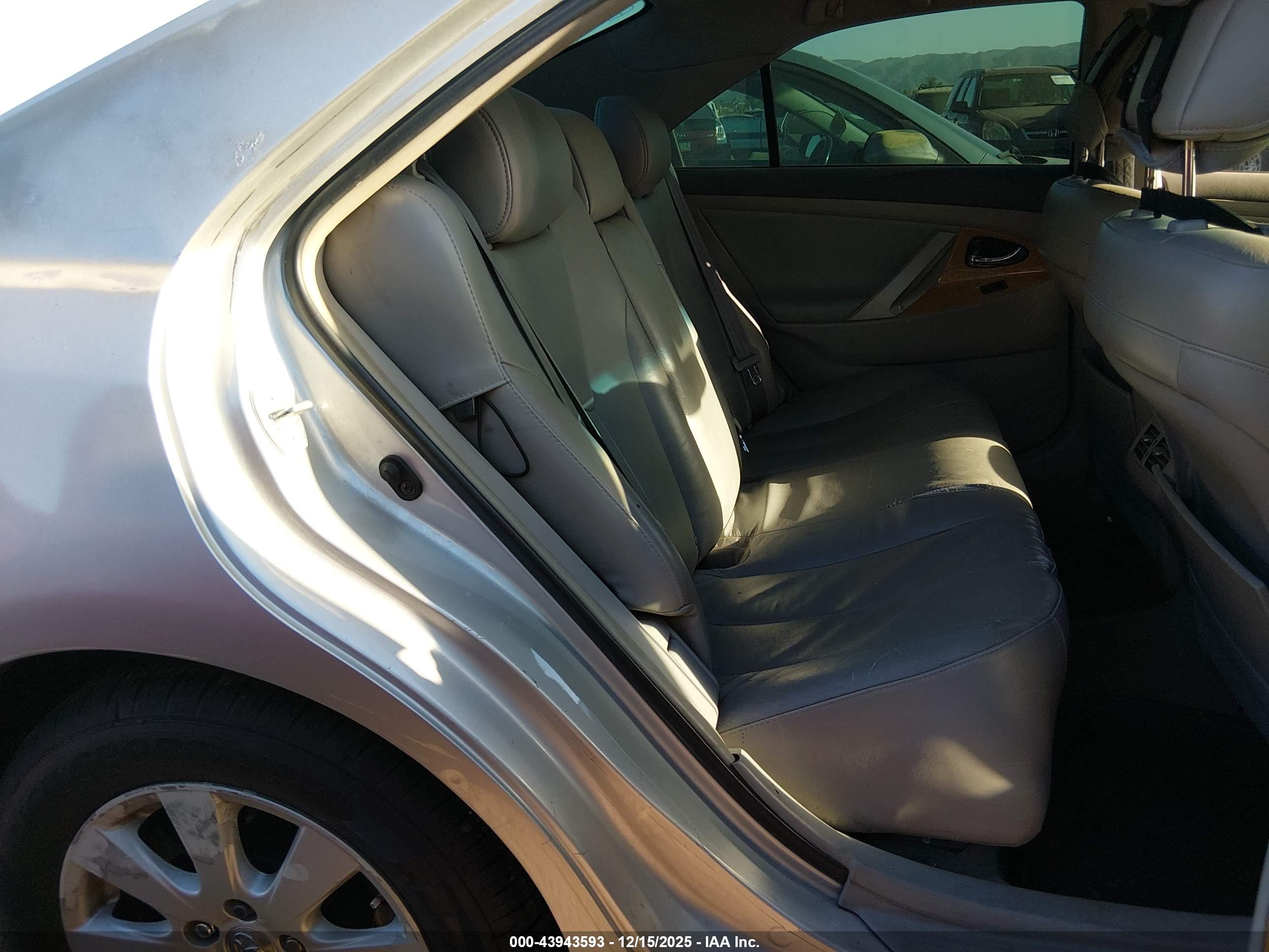 TOYOTA CAMRY image 8