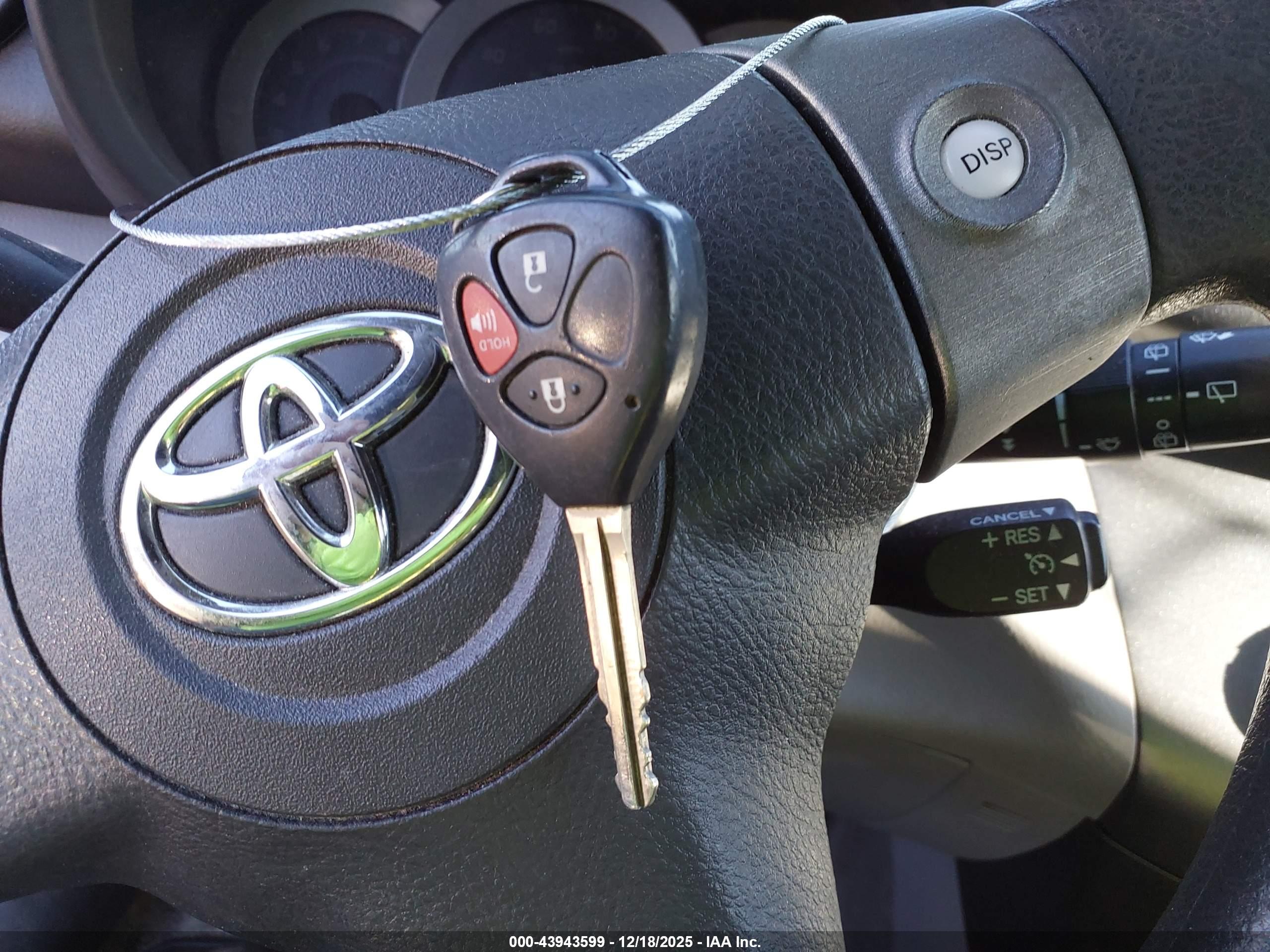 TOYOTA RAV4 image 11