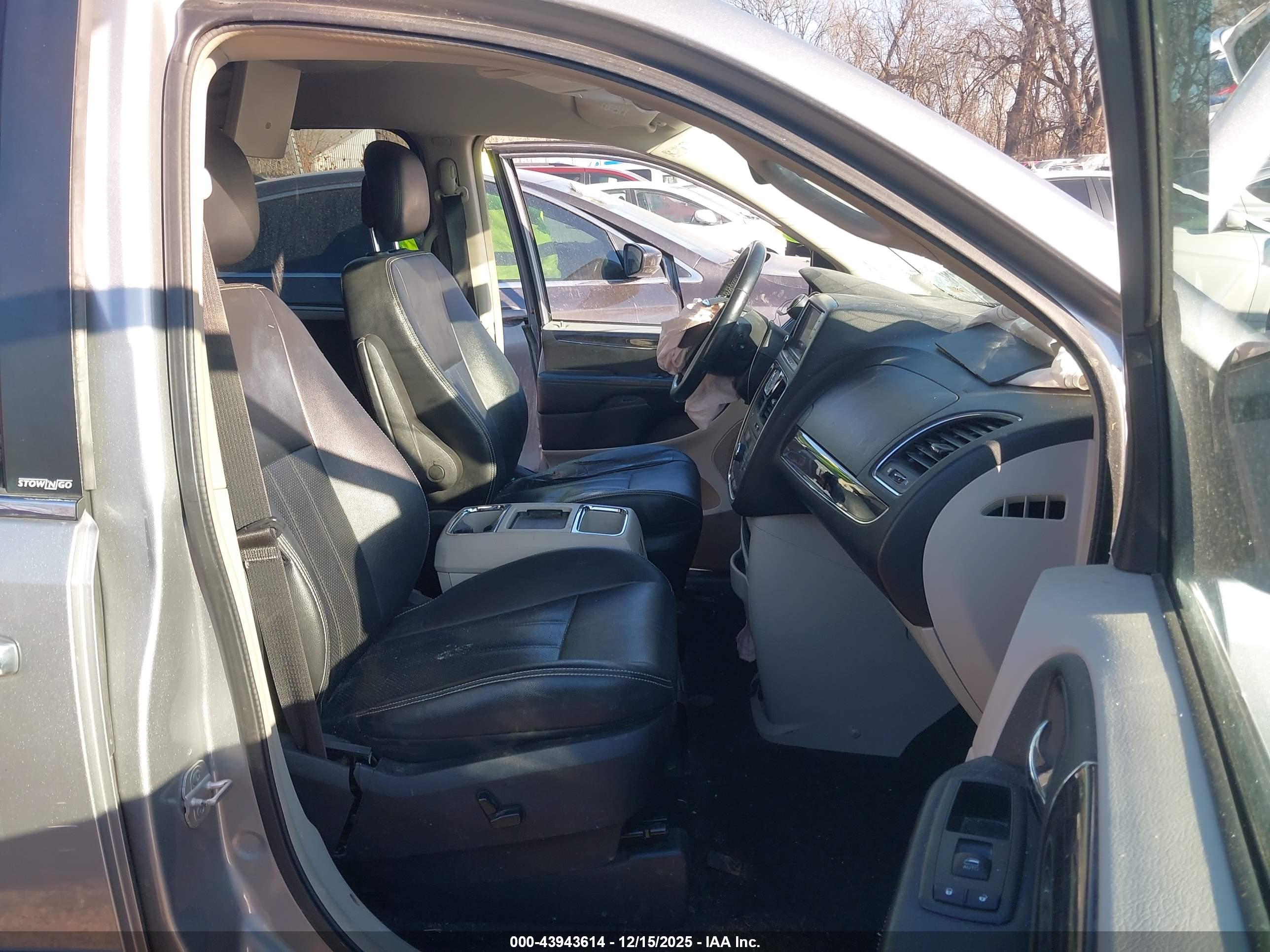 CHRYSLER TOWN image 5