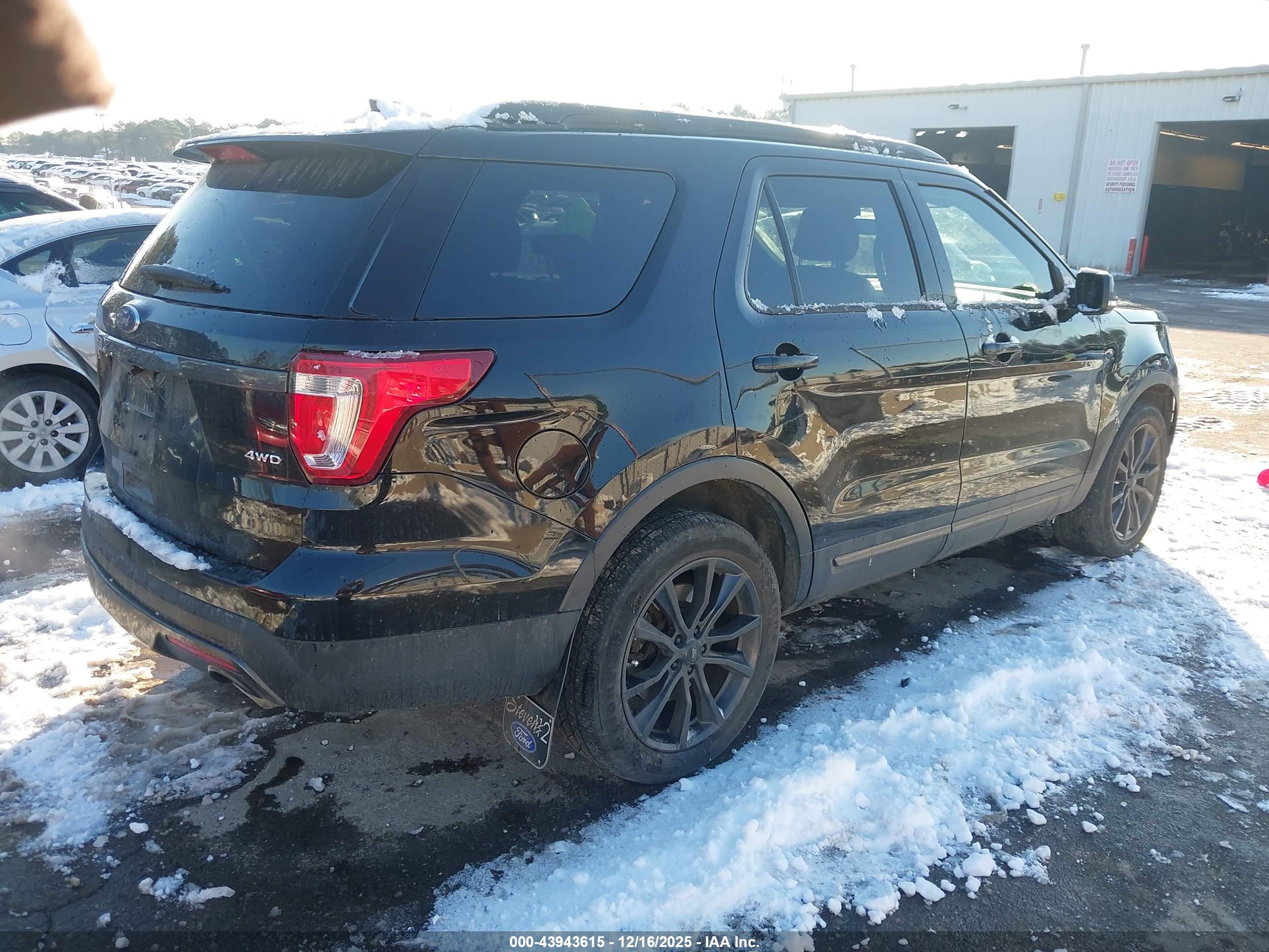 FORD EXPLORER image 4