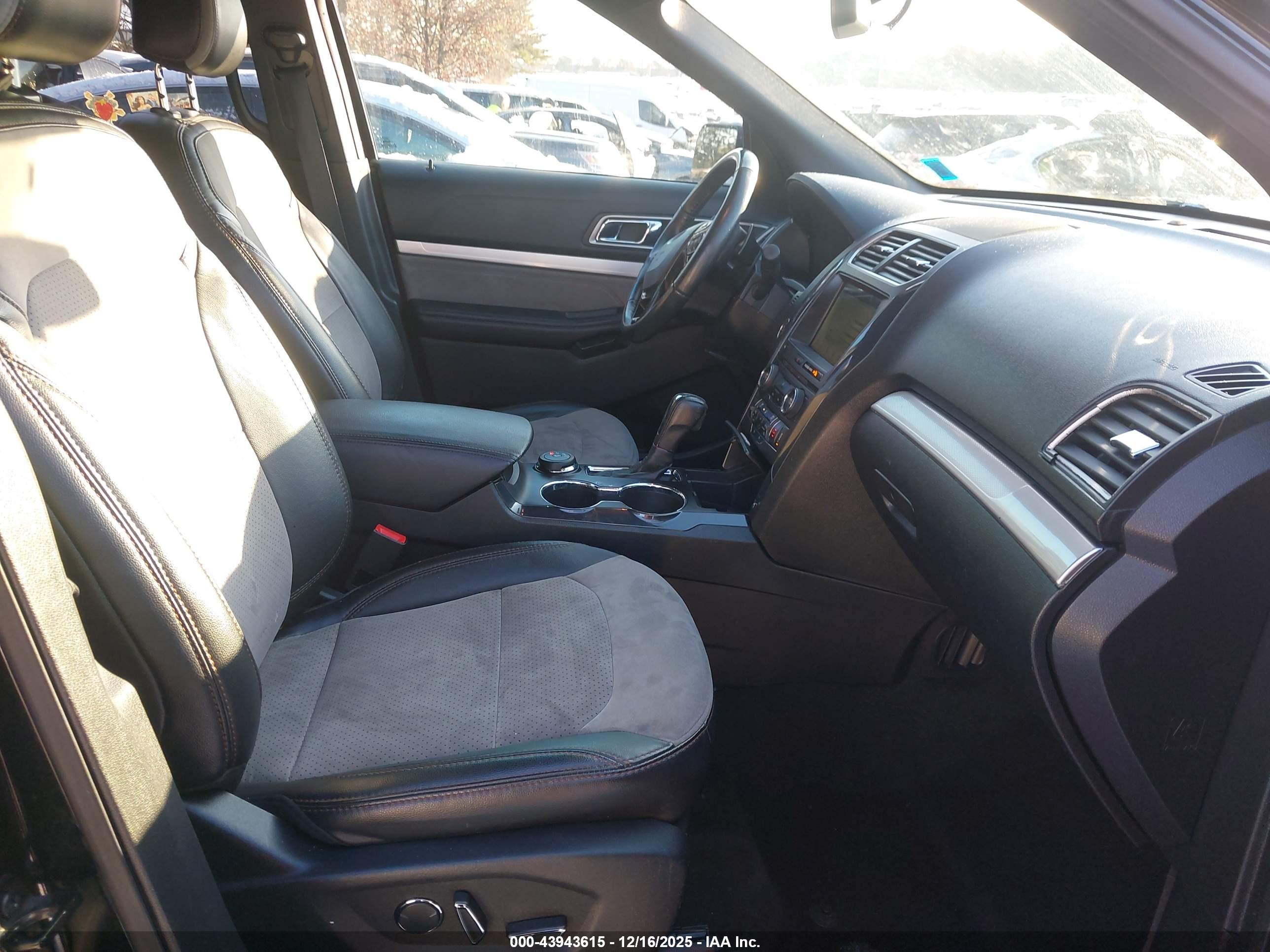FORD EXPLORER image 5