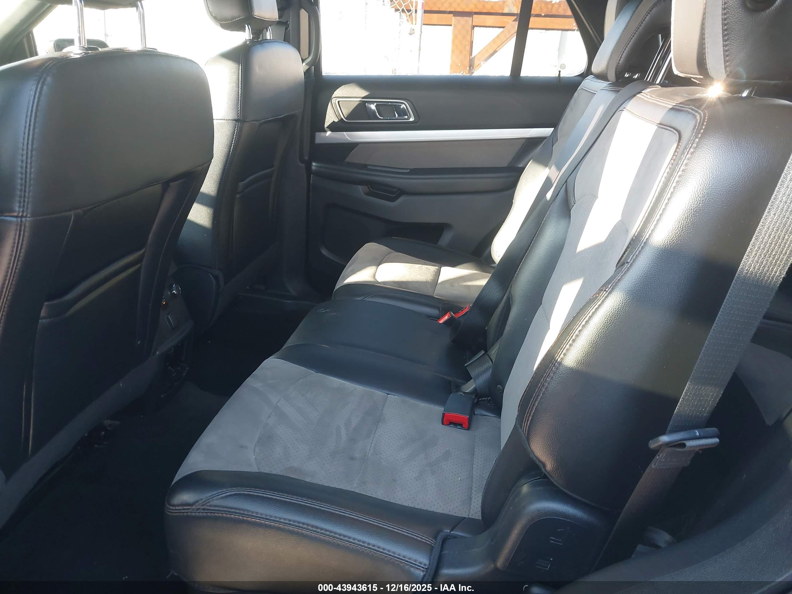 FORD EXPLORER image 8