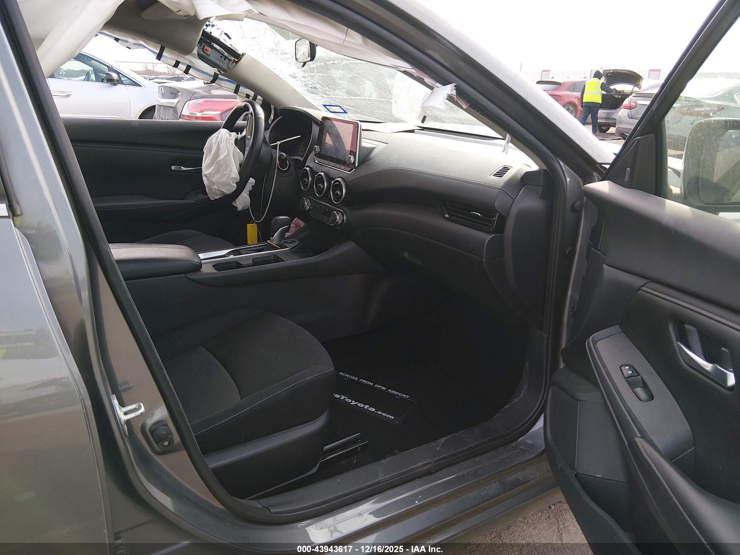 NISSAN SENTRA image 5