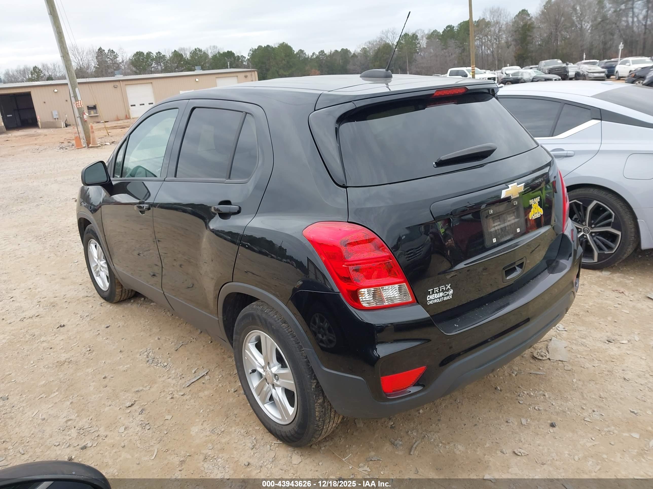CHEVROLET TRAX image 3