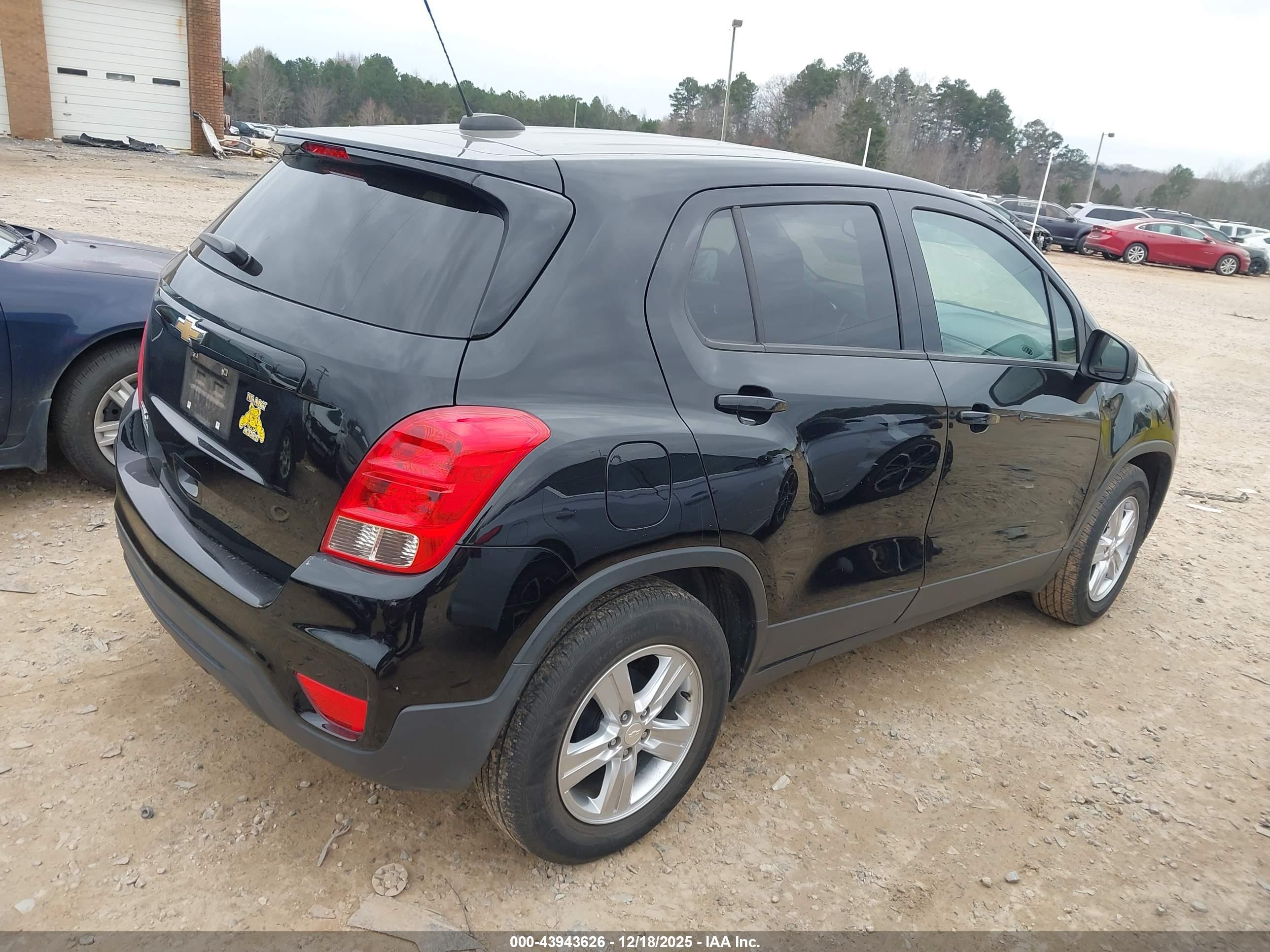 CHEVROLET TRAX image 4