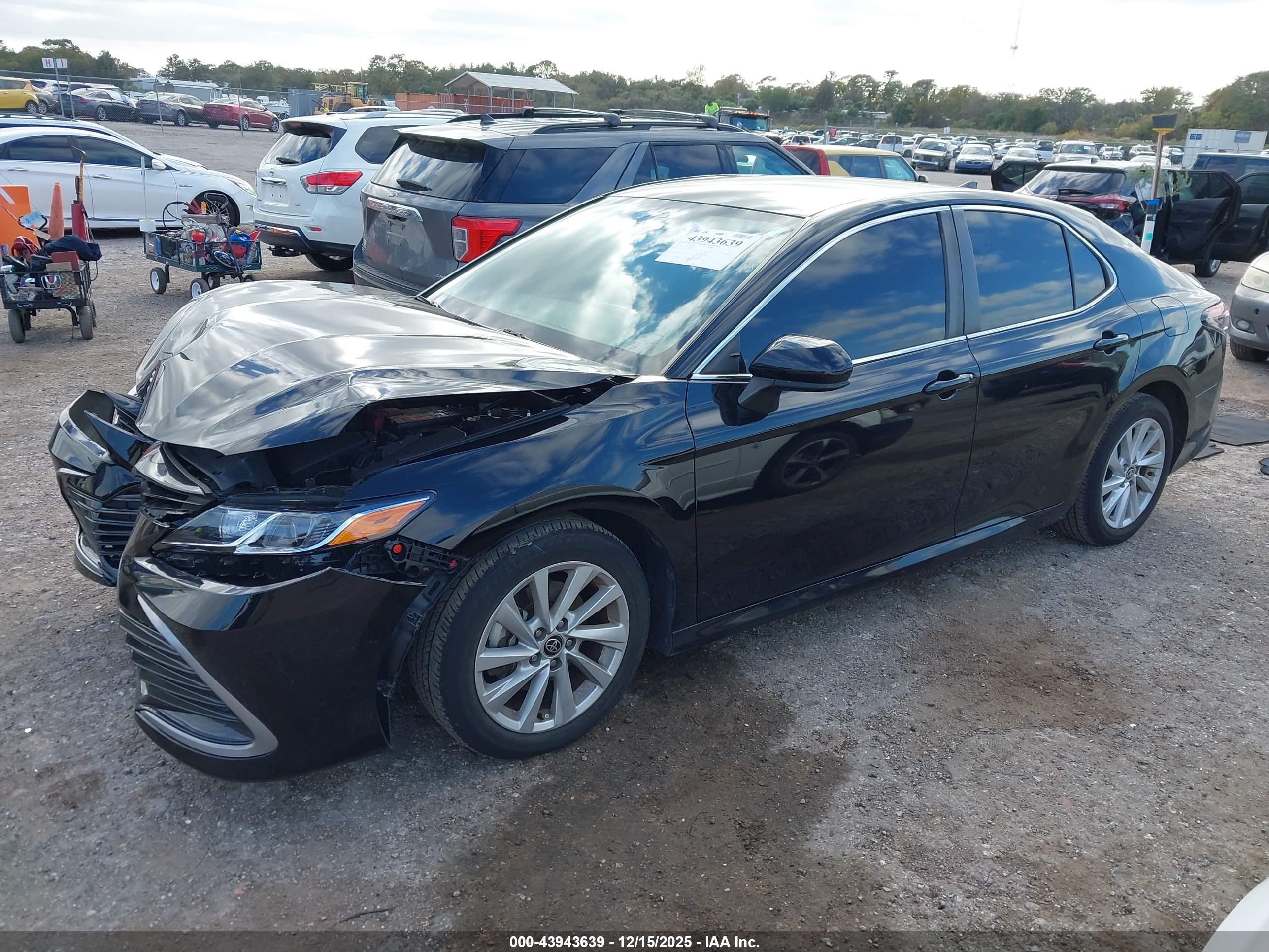 TOYOTA CAMRY image 2