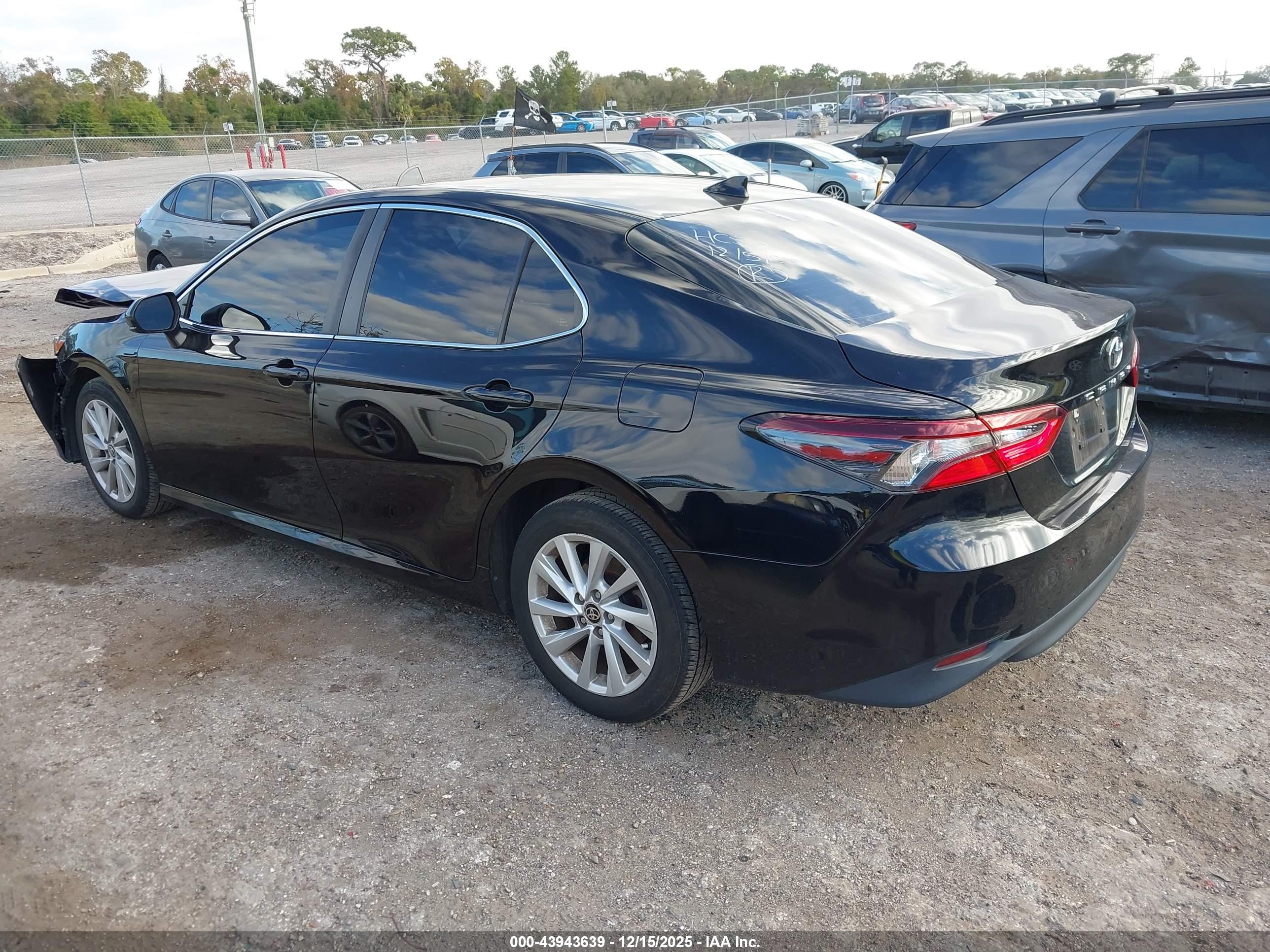 TOYOTA CAMRY image 3