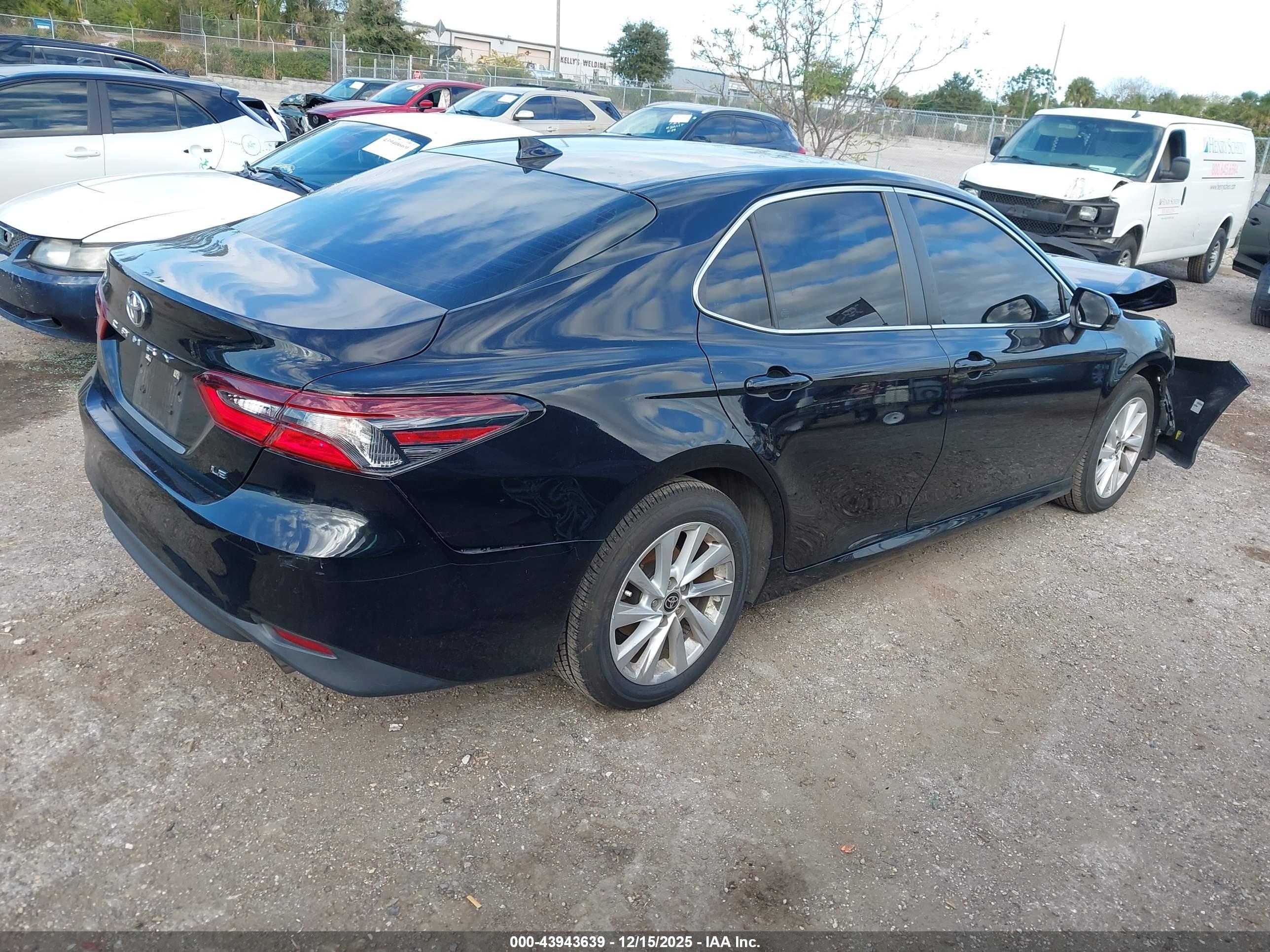 TOYOTA CAMRY image 4