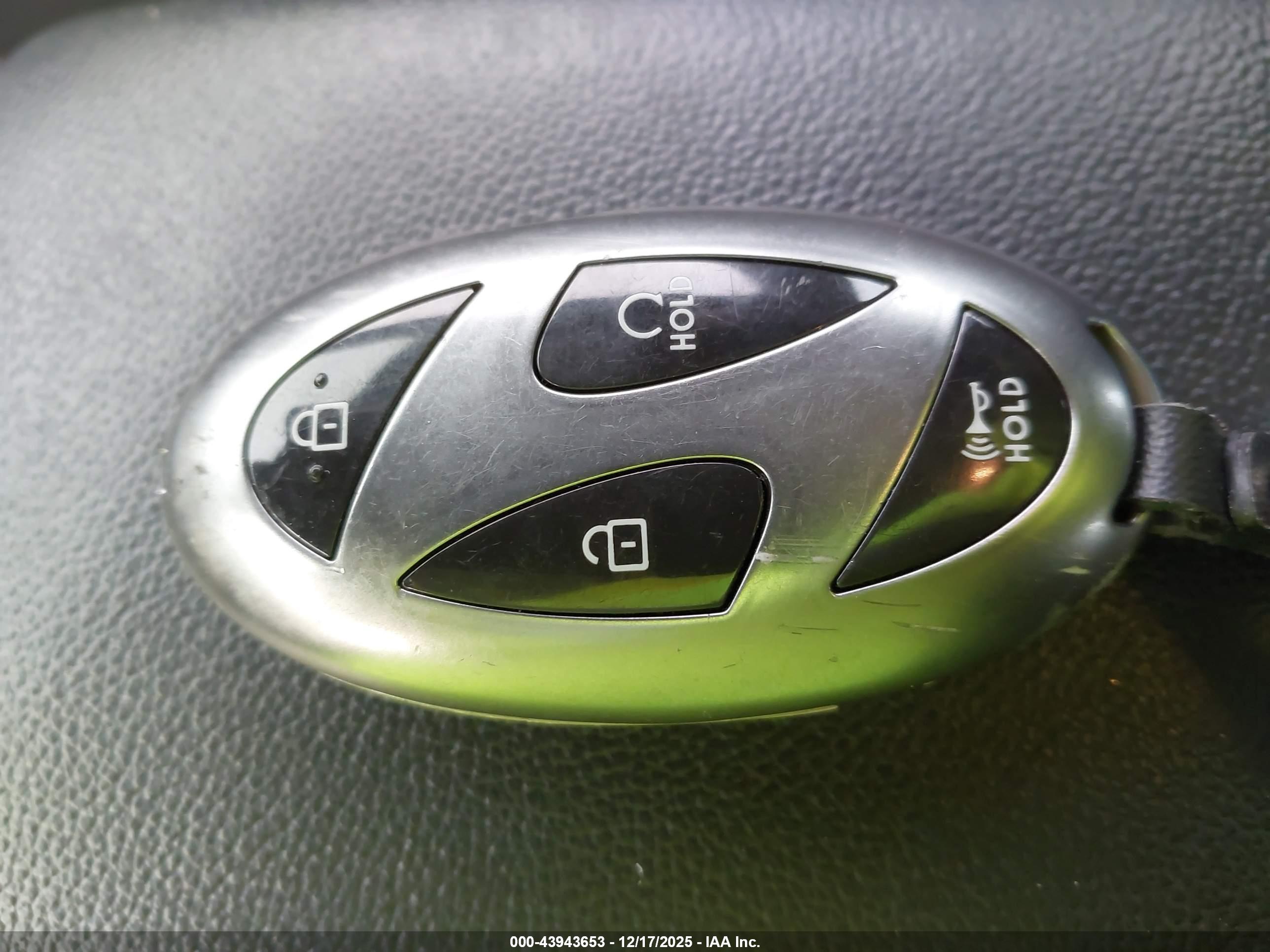 HYUNDAI ELANTRA image 11