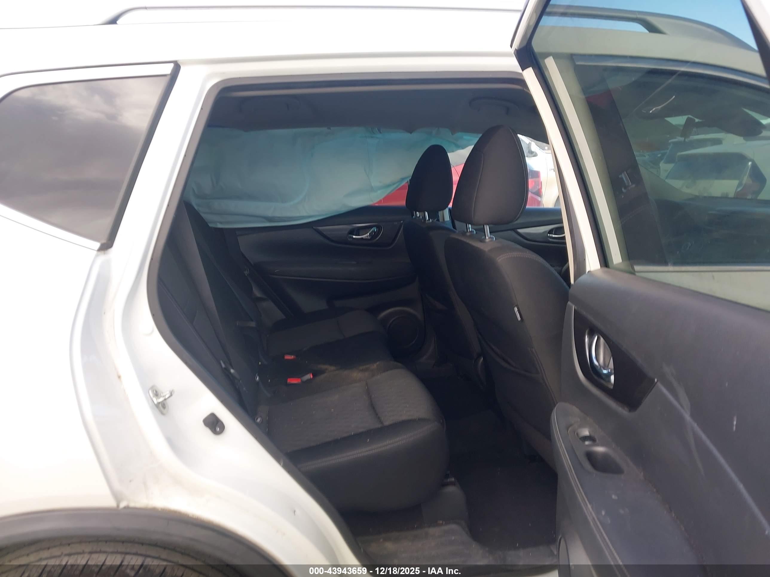 NISSAN ROGUE image 8