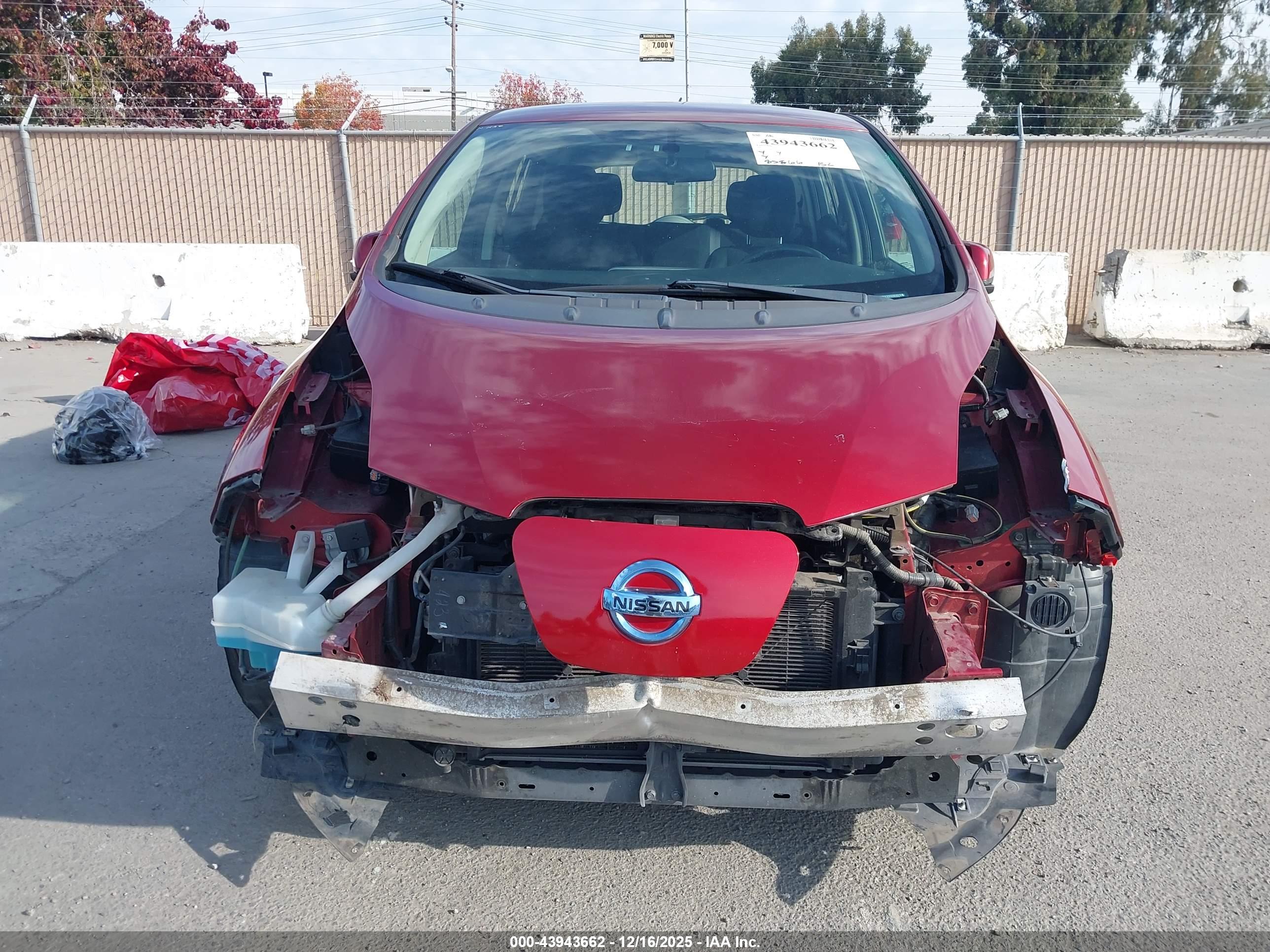 NISSAN LEAF image 10
