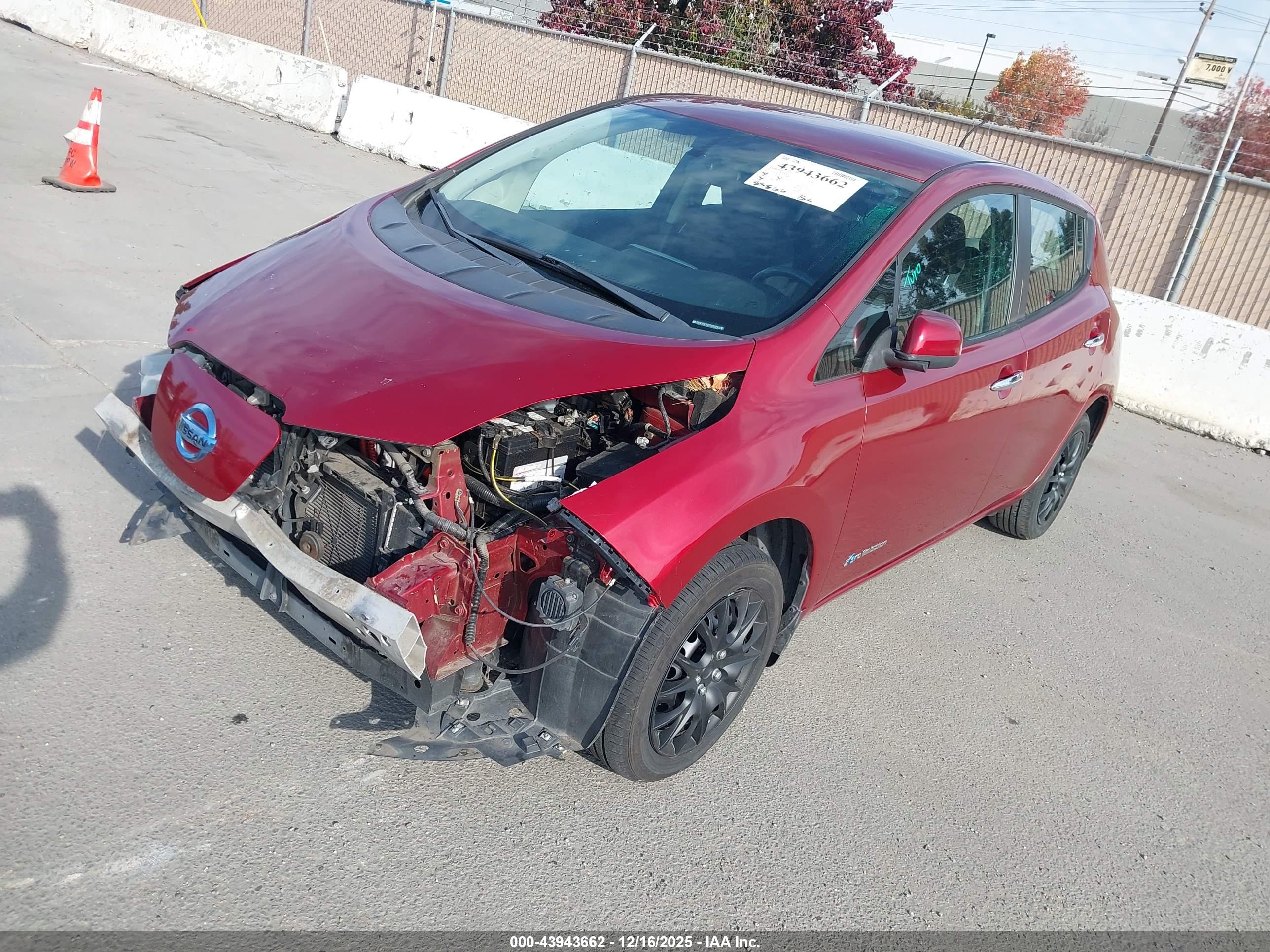 NISSAN LEAF image 2