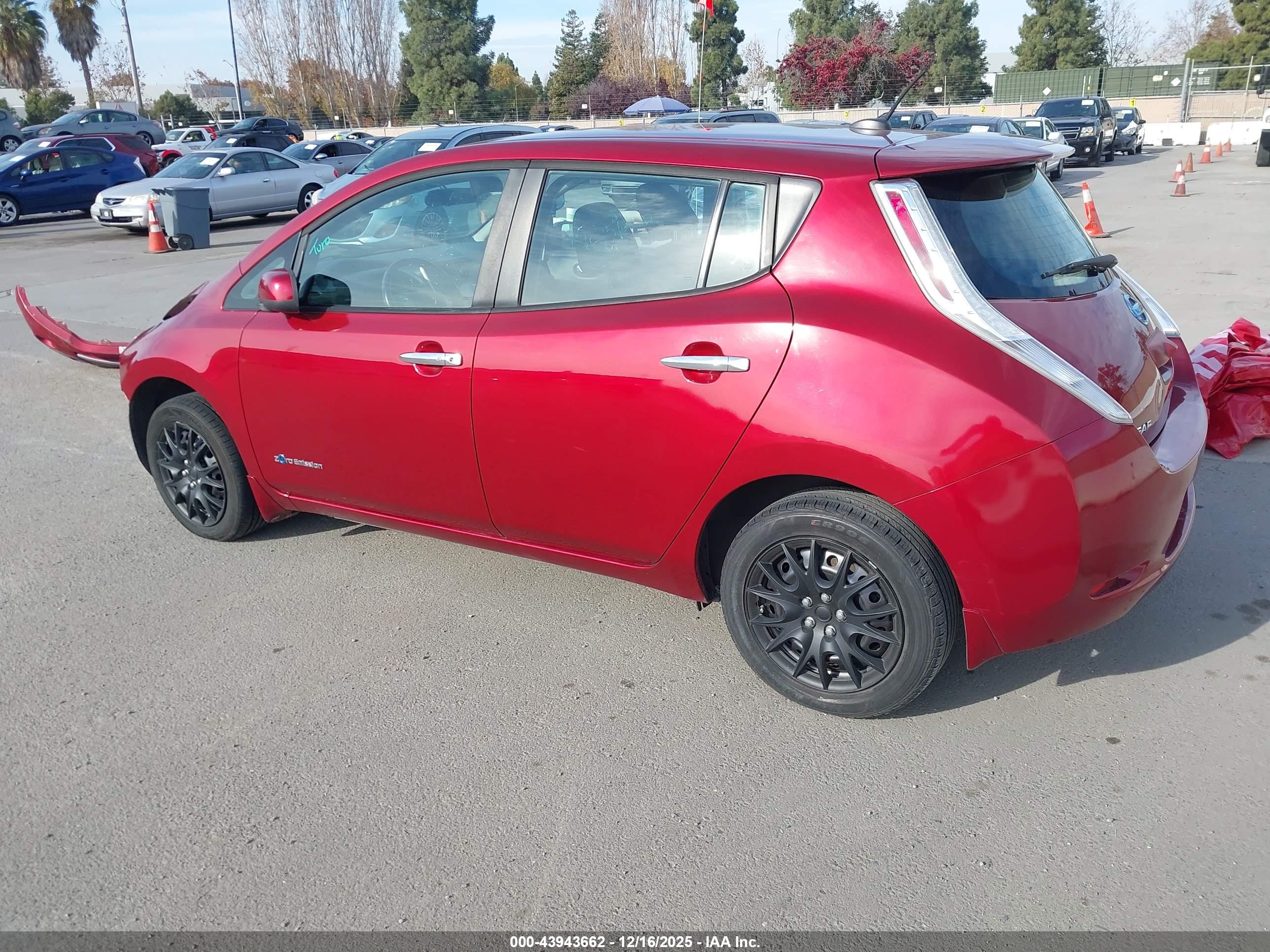 NISSAN LEAF image 3