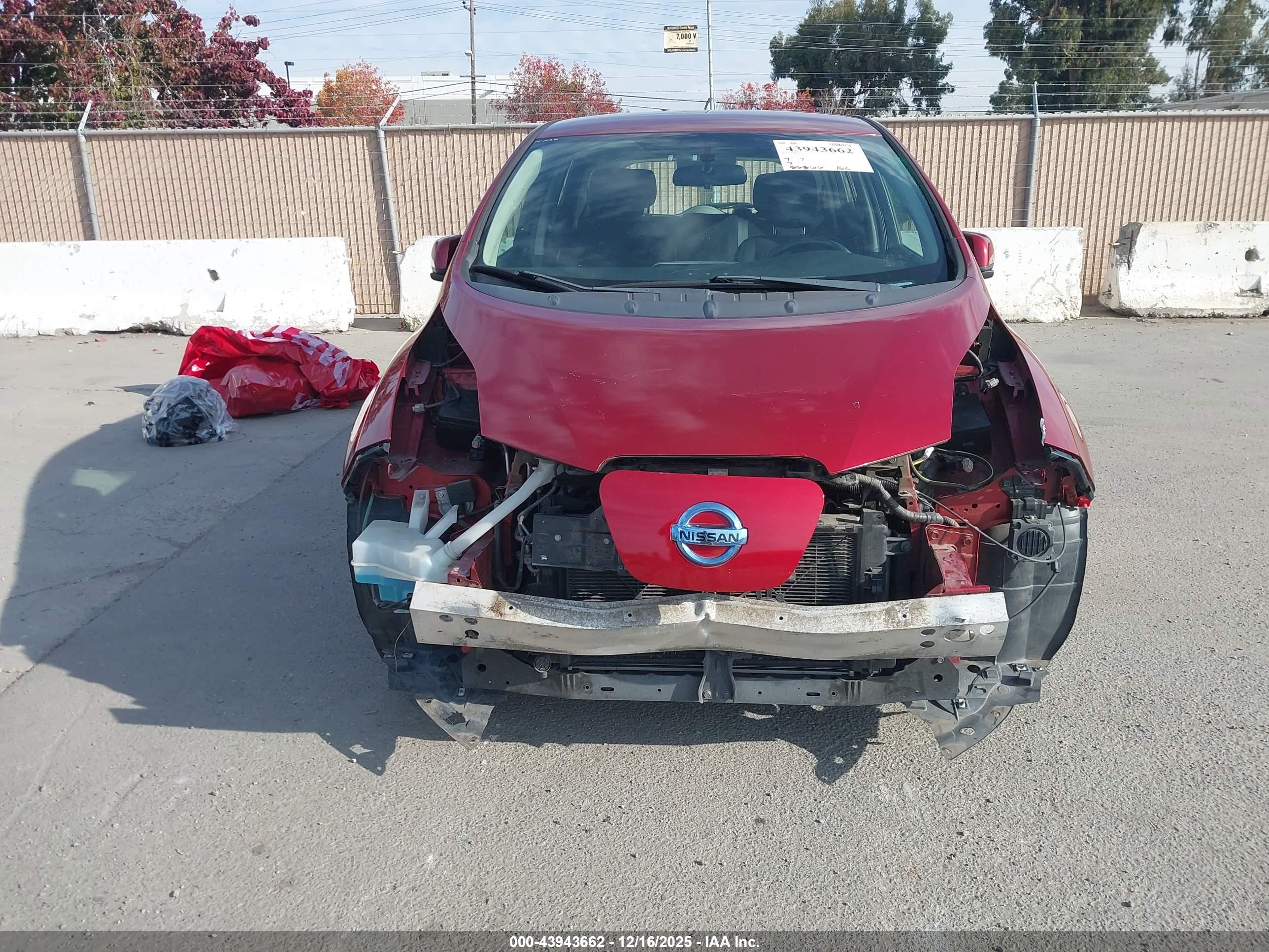 NISSAN LEAF image 6