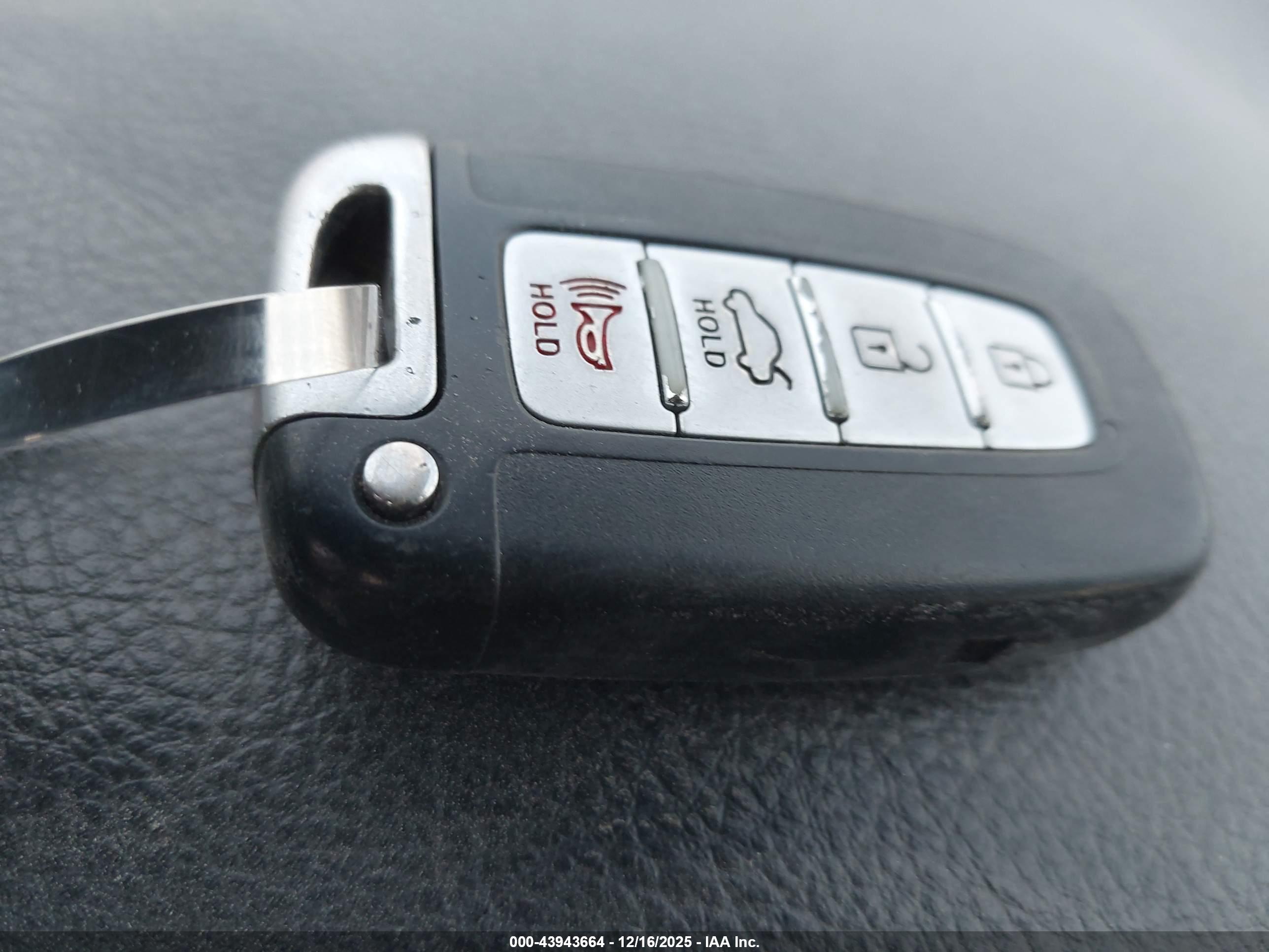 HYUNDAI GENESIS image 11