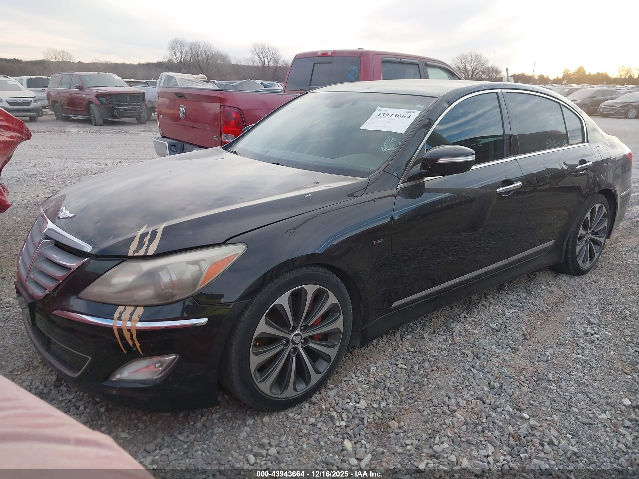 HYUNDAI GENESIS image 2