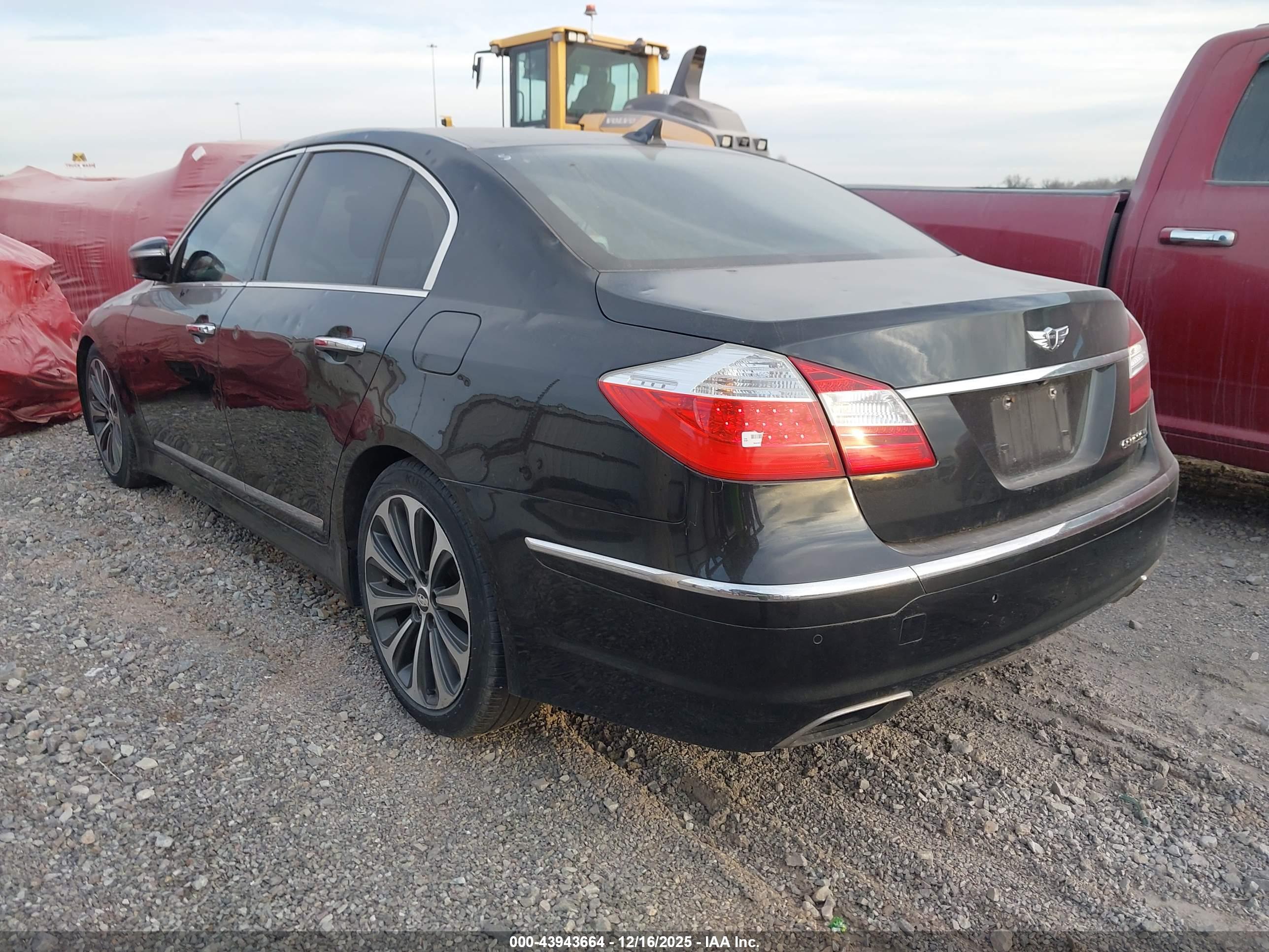 HYUNDAI GENESIS image 3