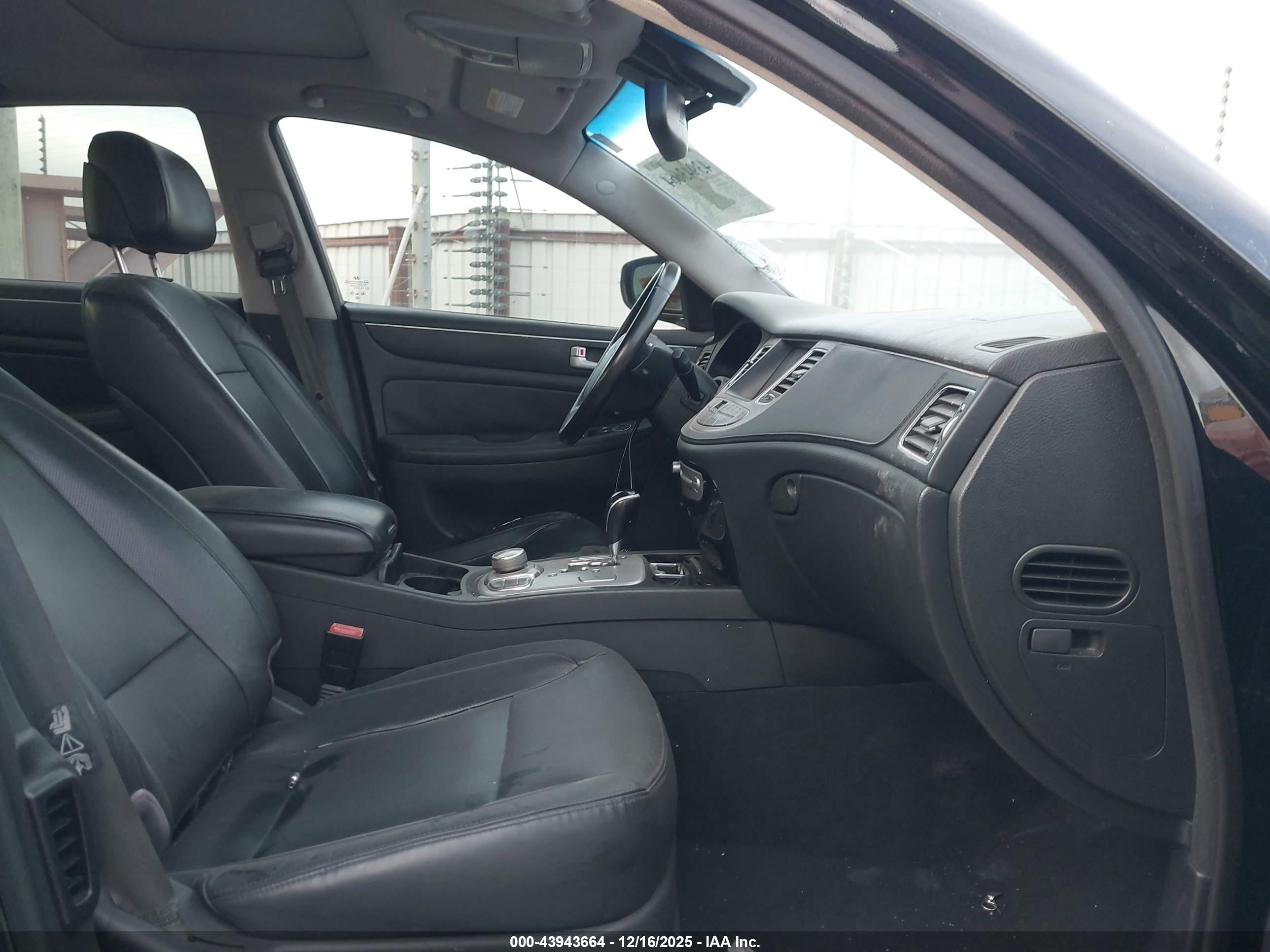 HYUNDAI GENESIS image 5