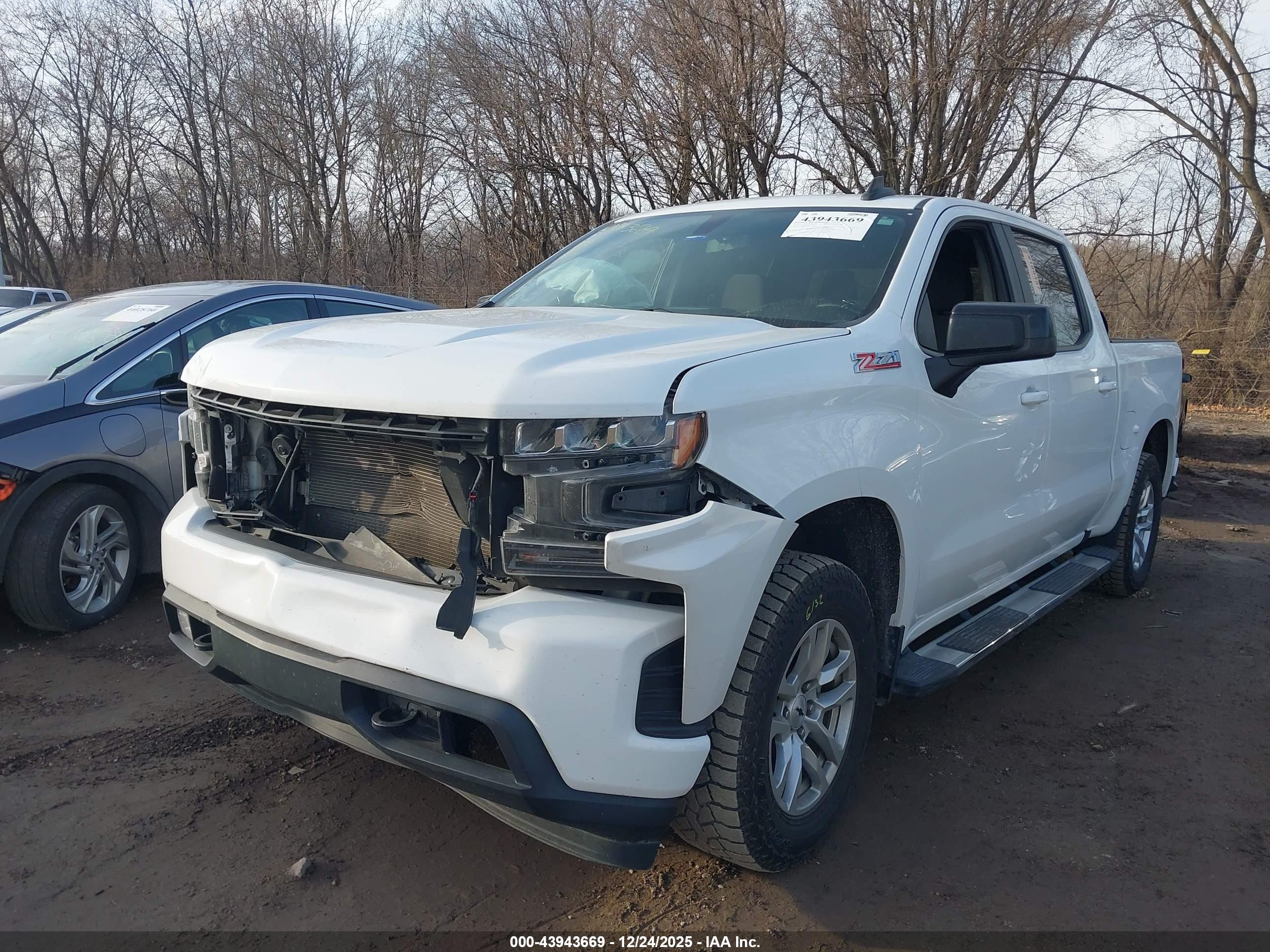 CHEVROLET SILVERADO image 2