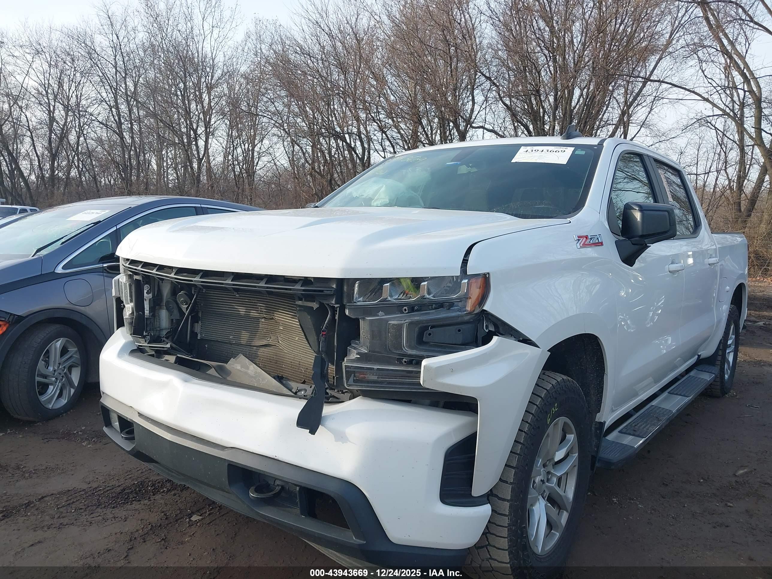 CHEVROLET SILVERADO image 6