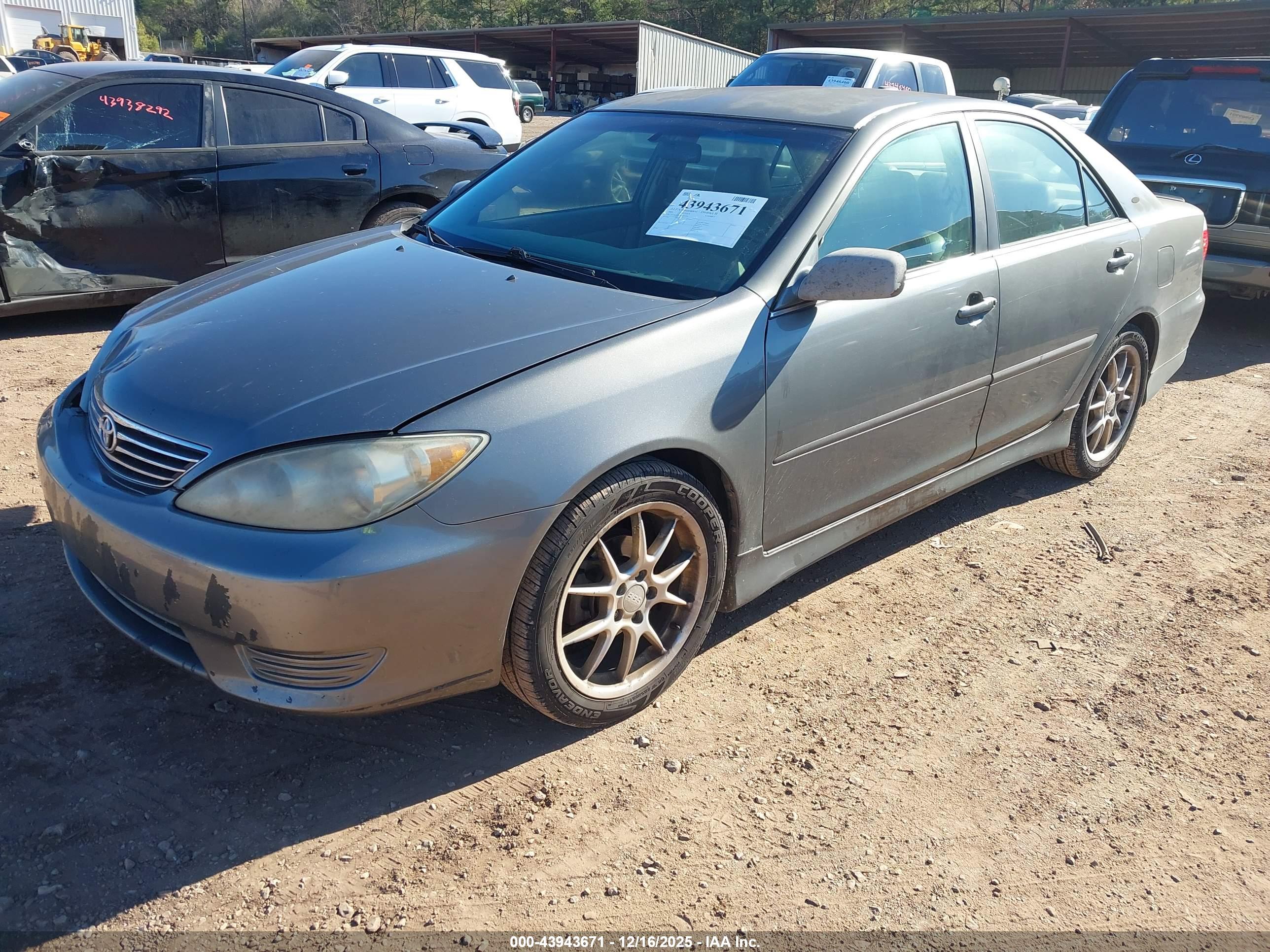 TOYOTA CAMRY image 2