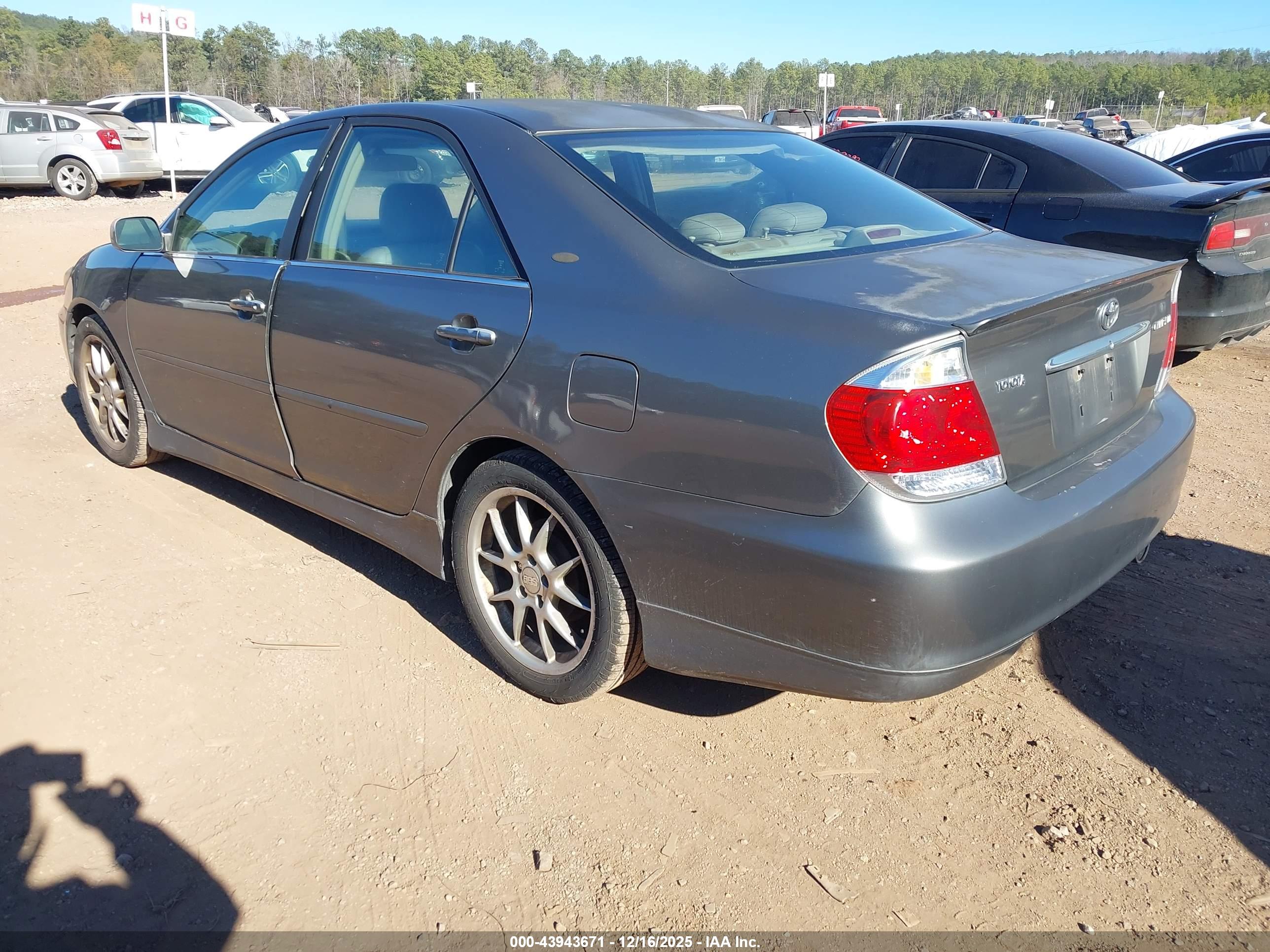 TOYOTA CAMRY image 3